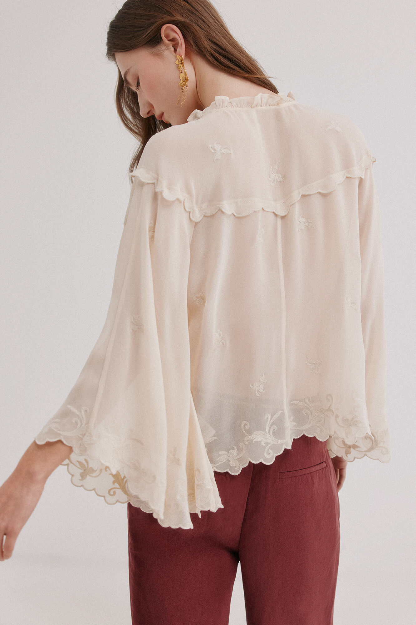 Hoss Intropia Chelsea. Blusa rom&aacute;ntica Marfil