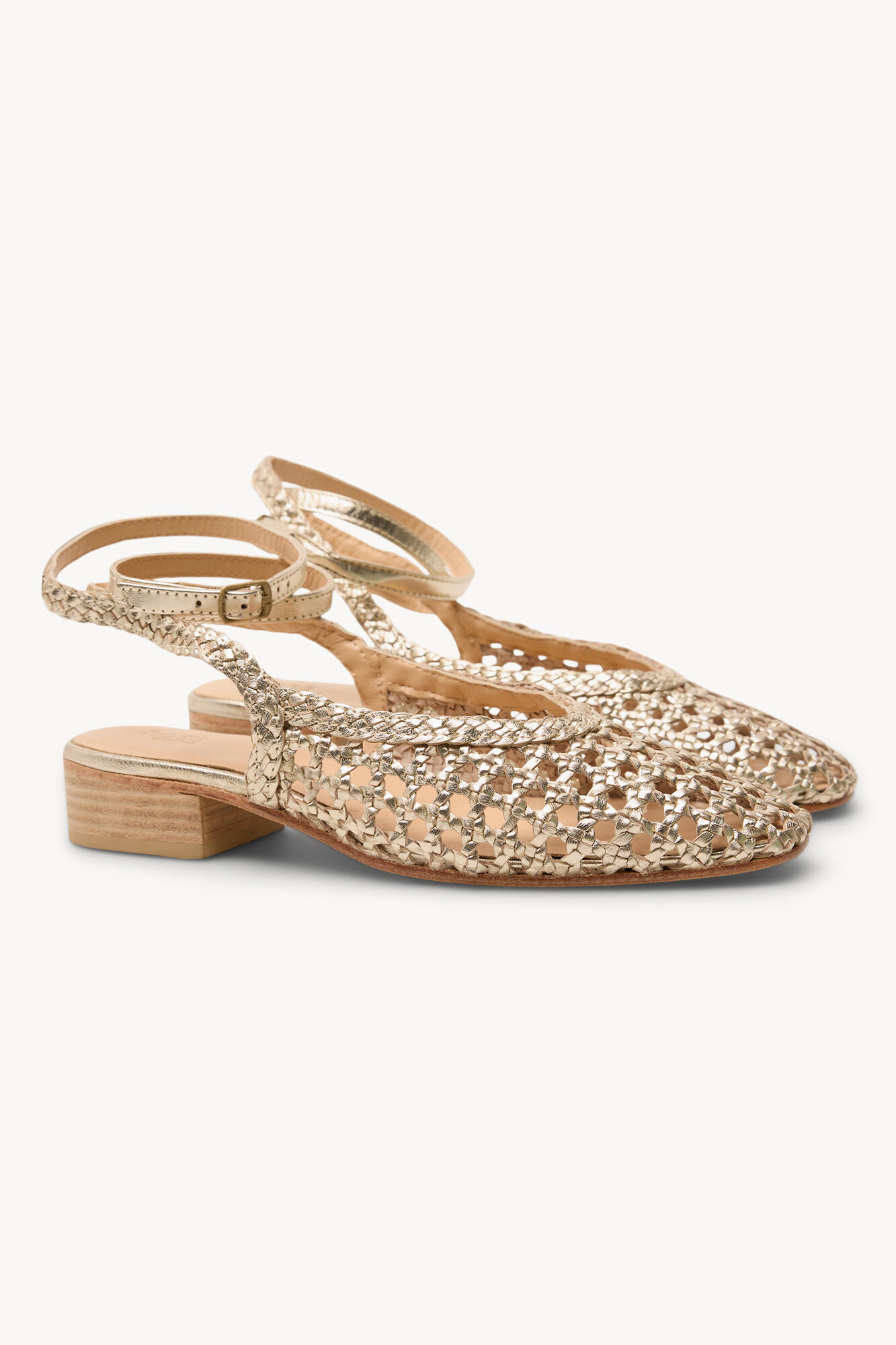 Hoss Intropia Maia. Bailarina de piel trenzada con tac&oacute;n Dorado