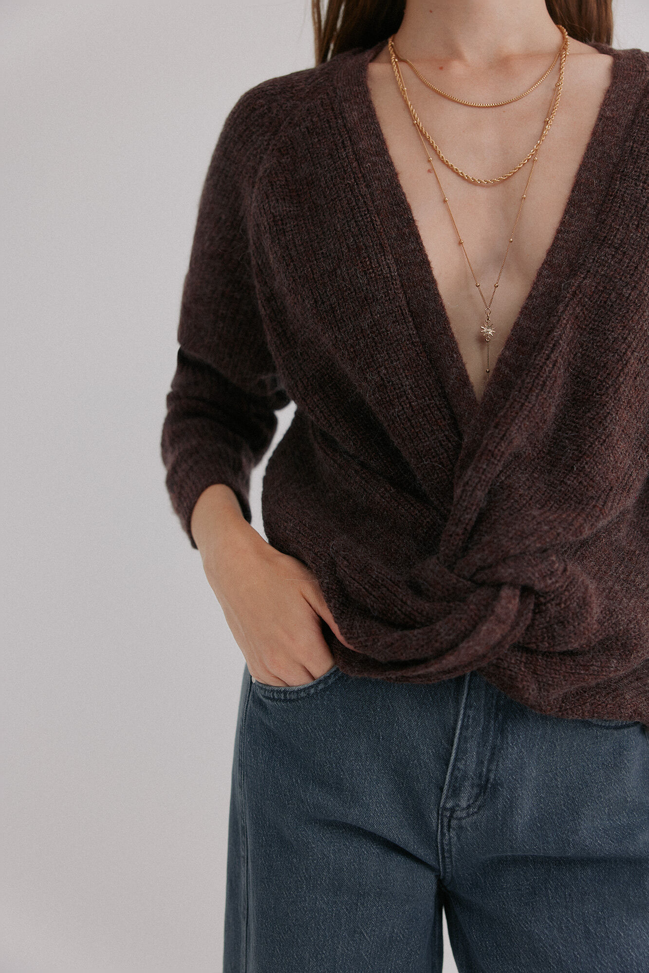 Hoss Intropia Nicoletta. Su&eacute;ter con nudo Marron