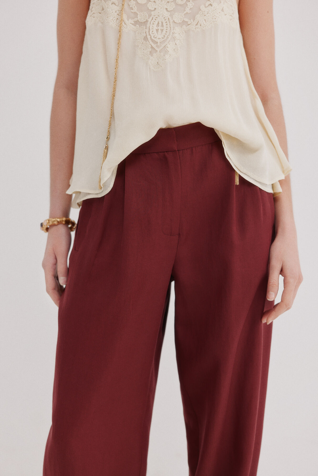 Hoss Intropia Paola. Pantal&oacute;n fit bombacho Vino