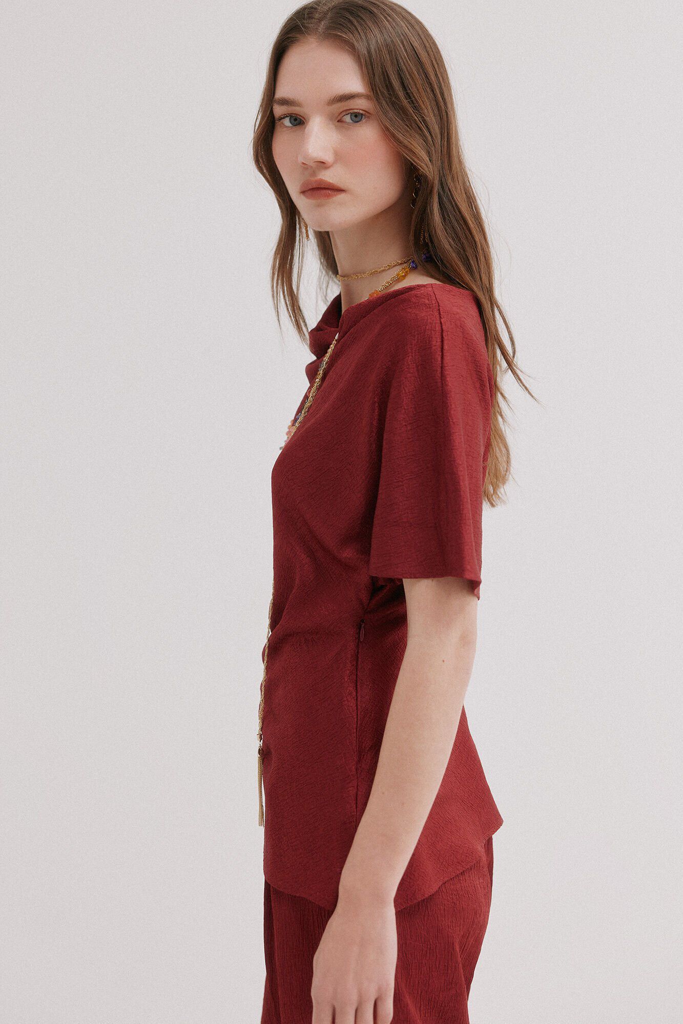 Hoss Intropia Carolyn. Blusa flu&iacute;da satinada Vino