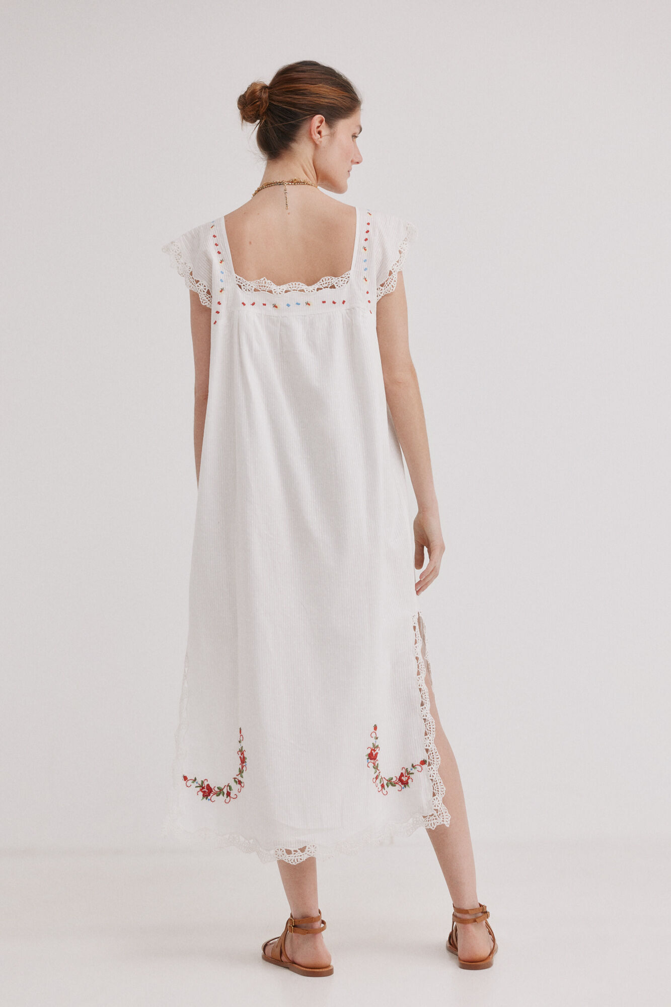 Hoss Intropia Alaira. Vestido bordado Marfil
