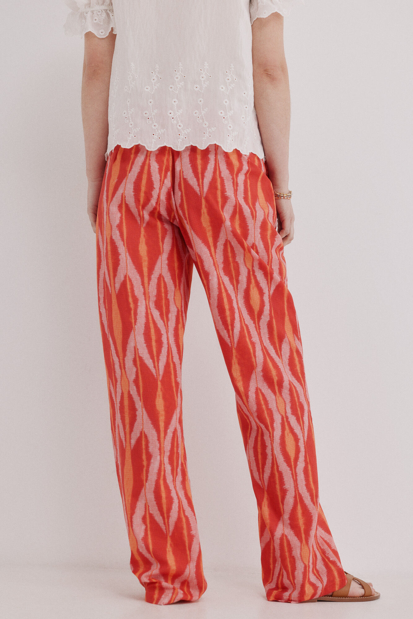 Hoss Intropia Perla. Pantal&oacute;n flu&iacute;do estampado Multicolor