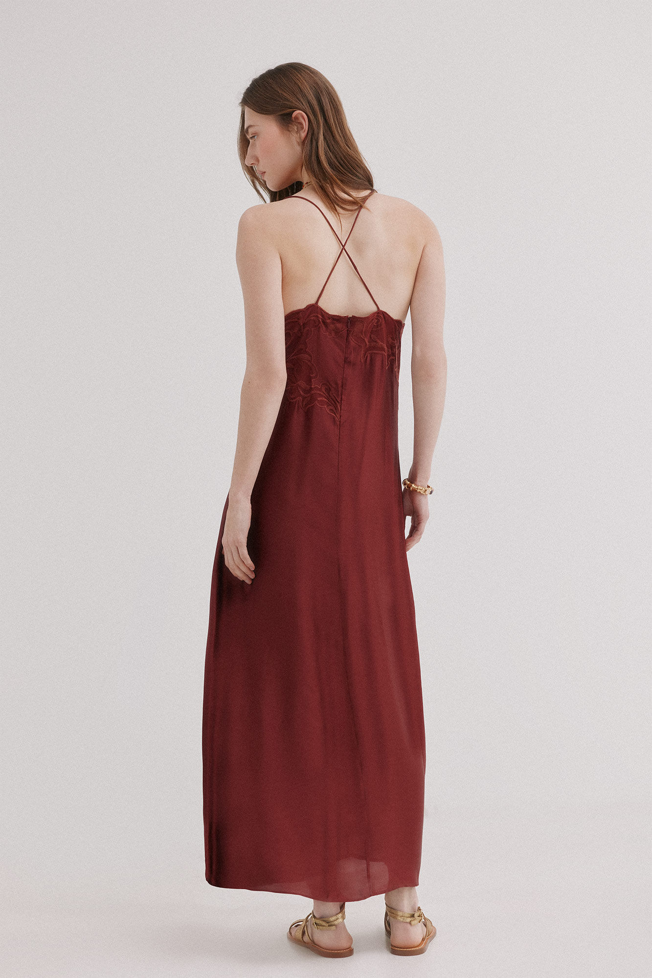 Hoss Intropia Amalia. Vestido lencero bordado Granate