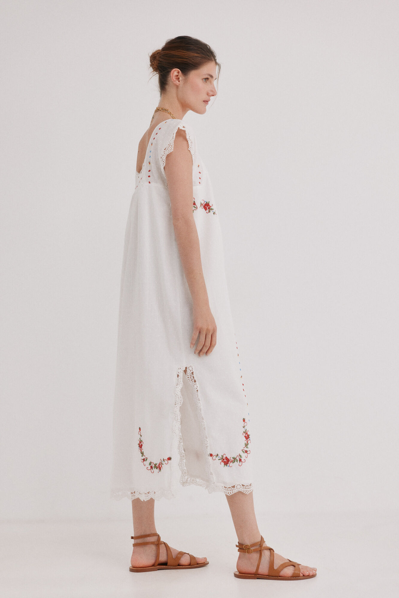 Hoss Intropia Alaira. Vestido bordado Marfil