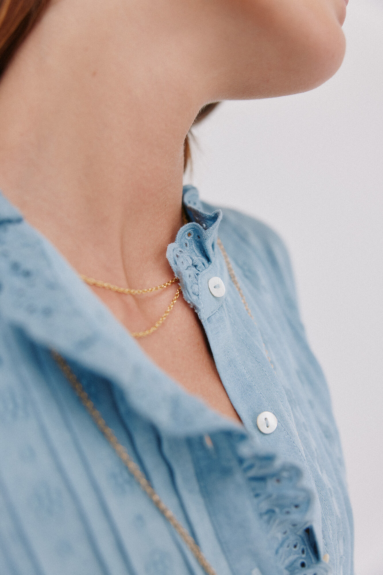 Hoss Intropia Cintia. Blusa con volante en la solapa Azul