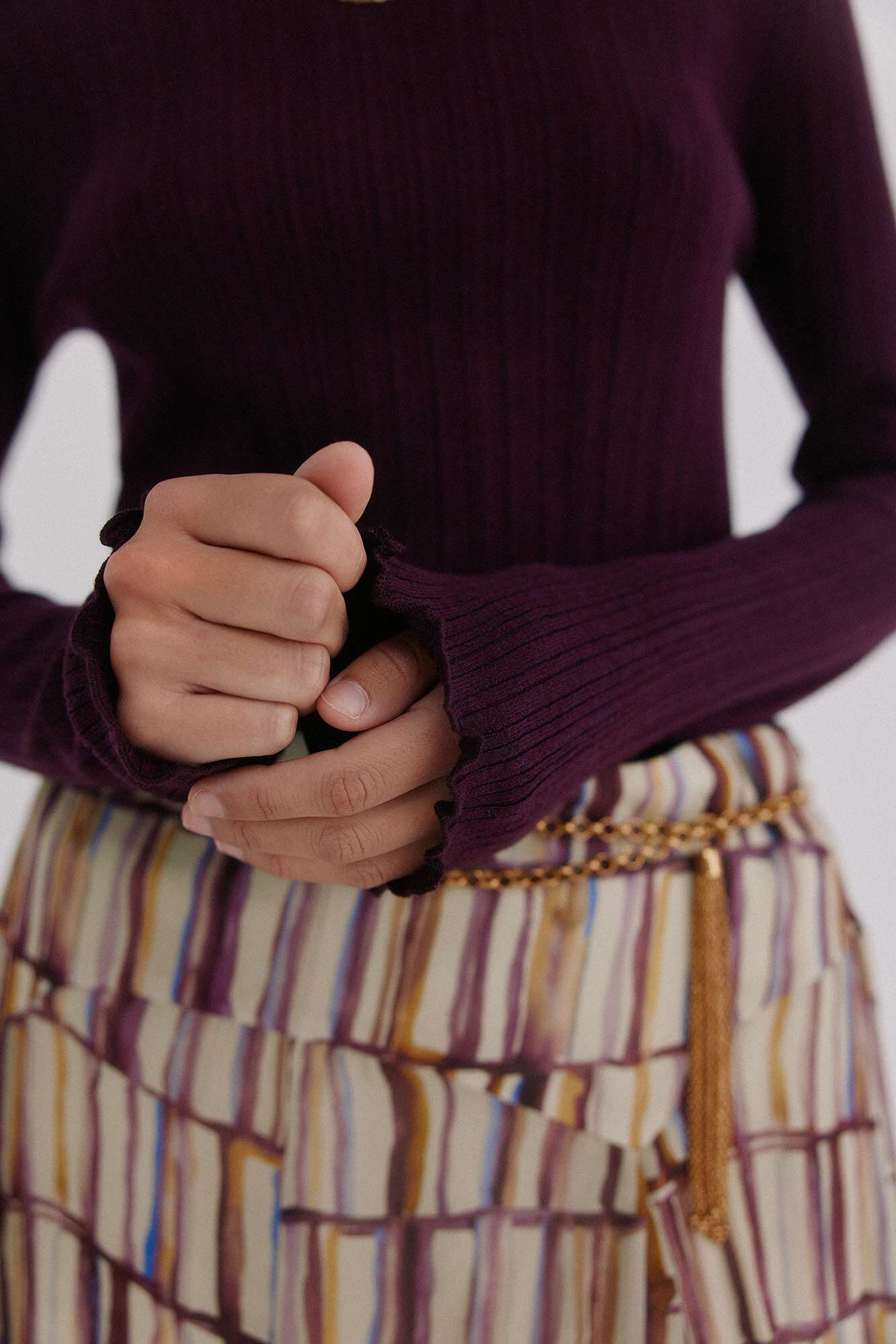 Hoss Intropia Nidia. Top con detalle de ondas Granate