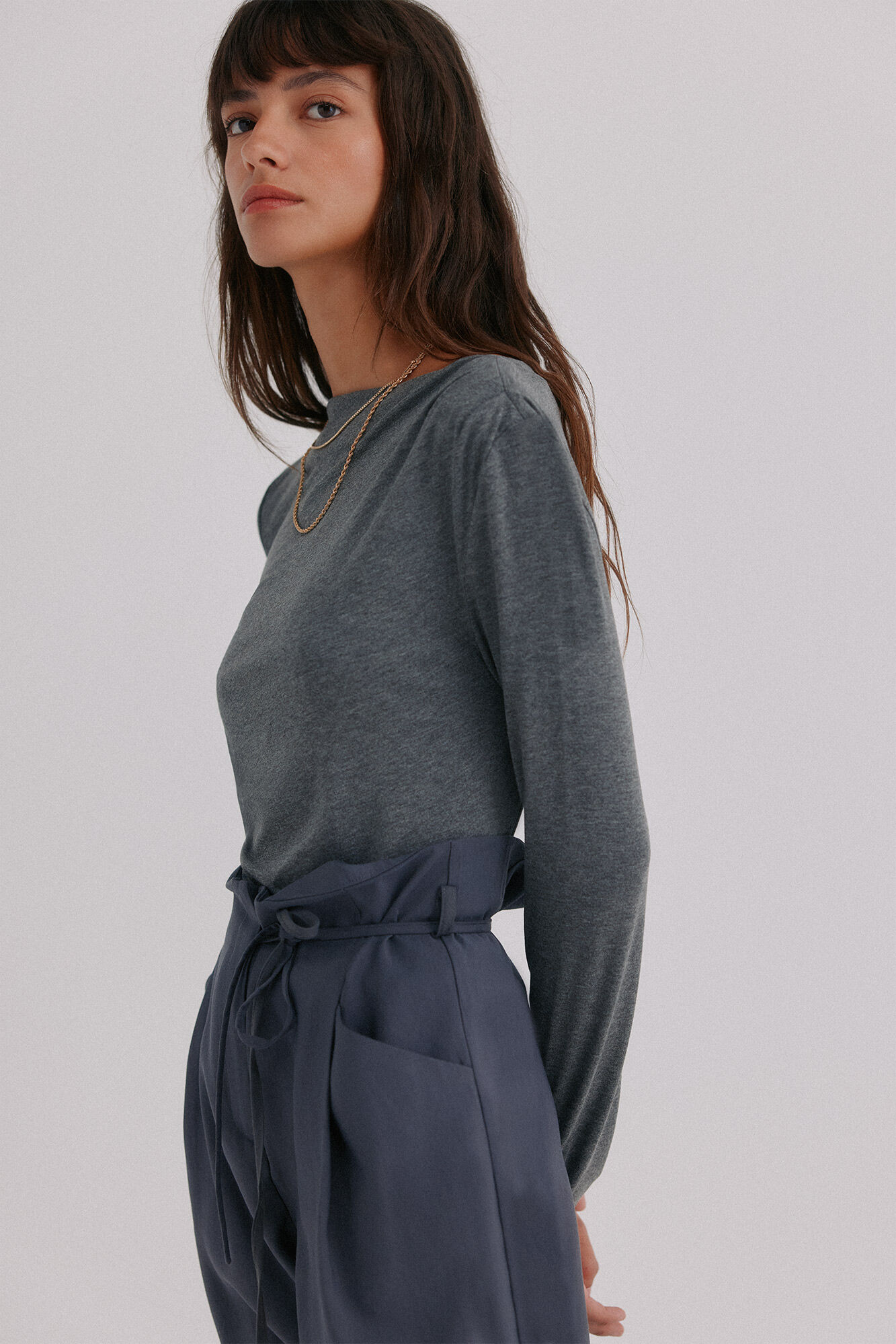 Hoss Intropia Mercedes. Top drapeado Gris