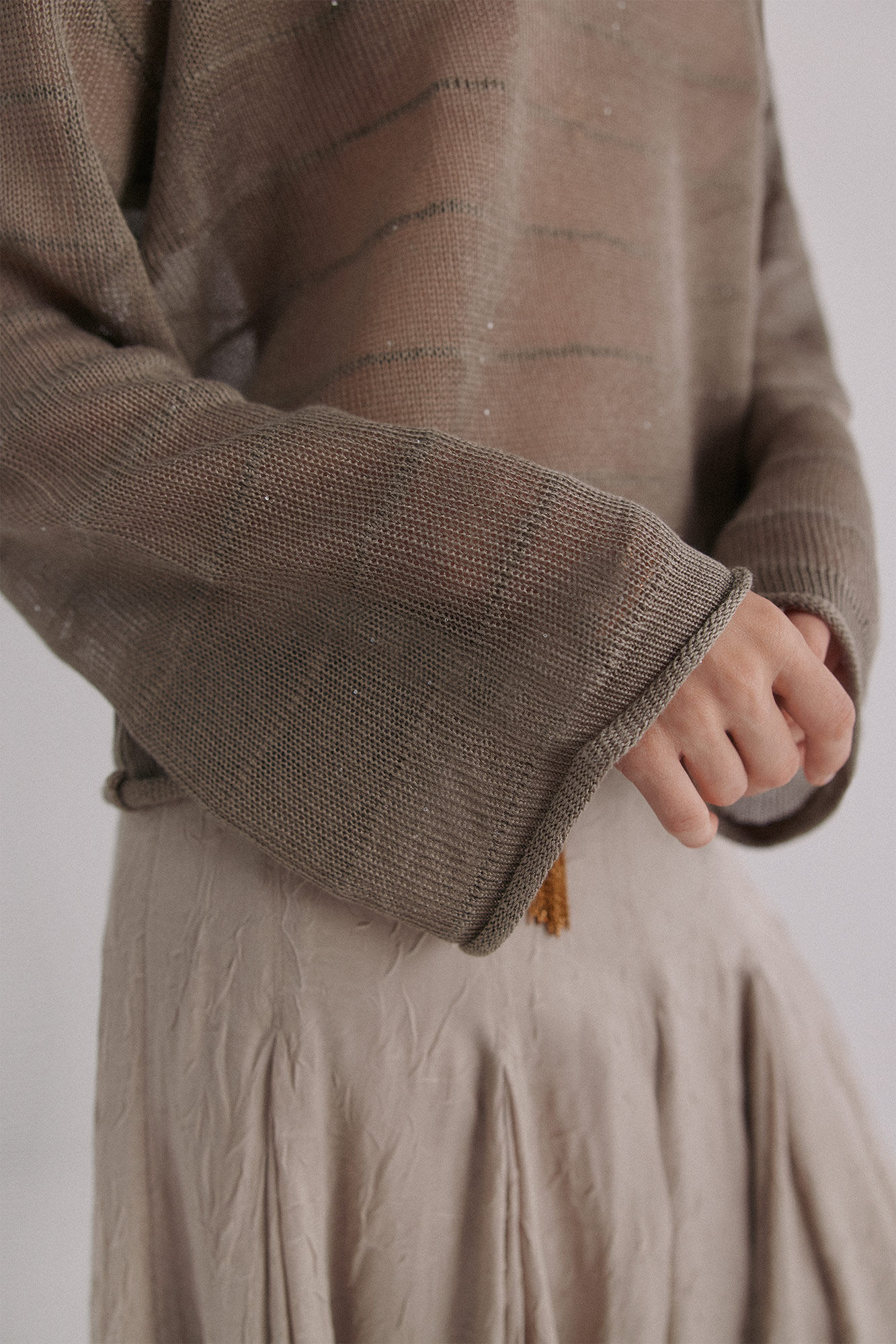 Hoss Intropia Nicole. Su&eacute;ter con lentejuelas Kaki