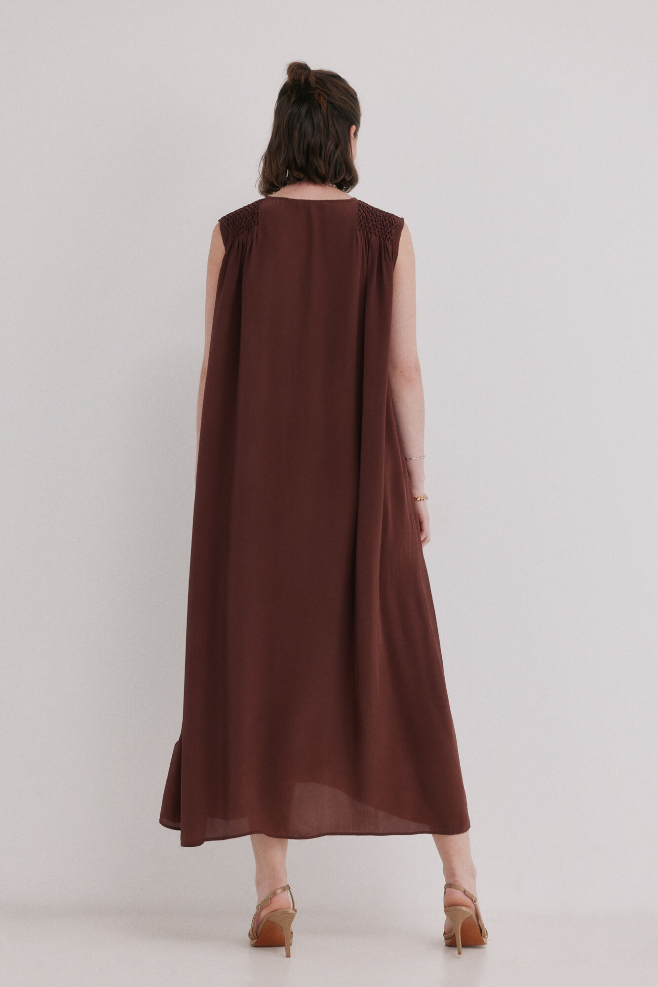 Hoss Intropia Aura. Vestido midi flu&iacute;do Marron