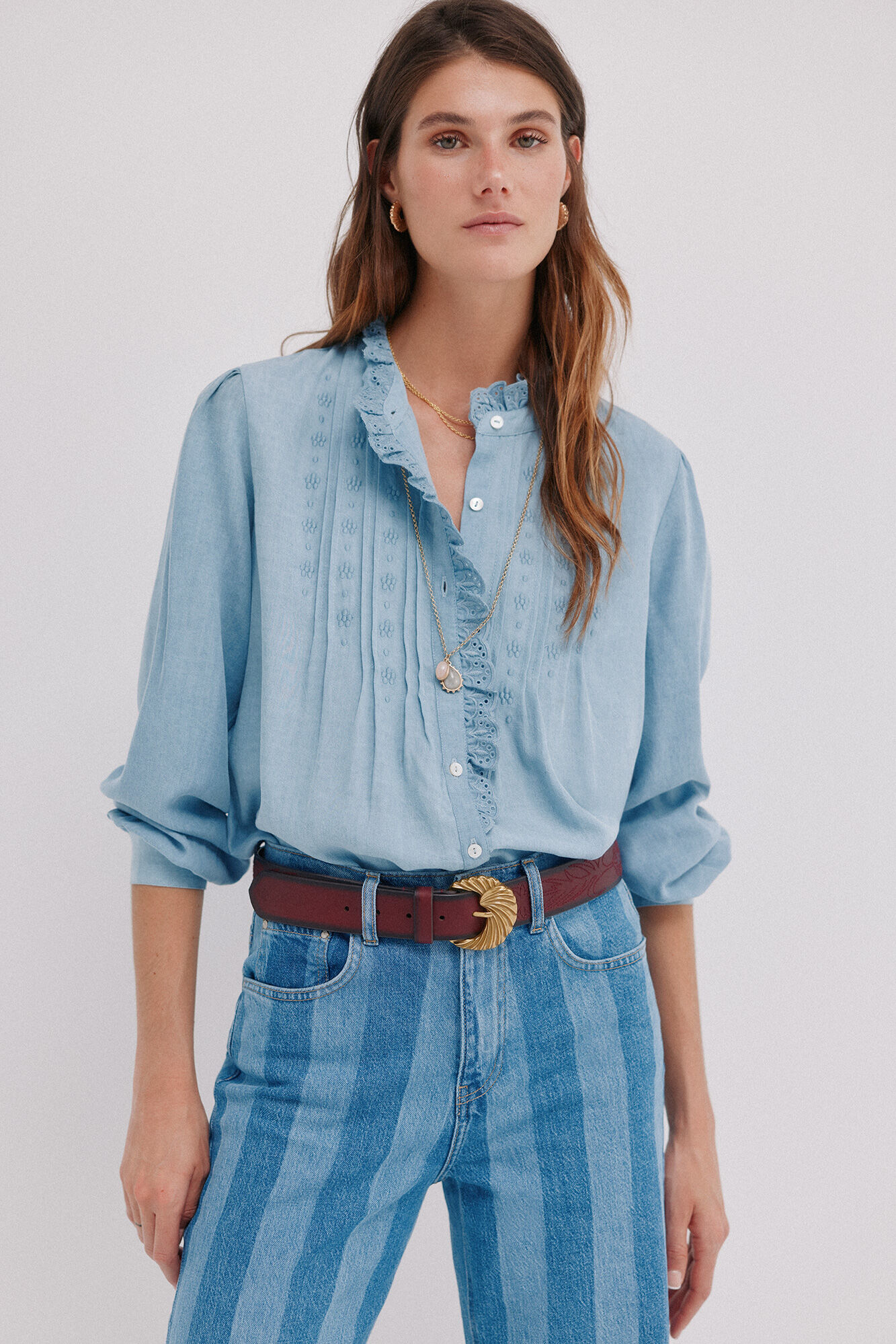 Hoss Intropia Cintia. Blusa con volante en la solapa