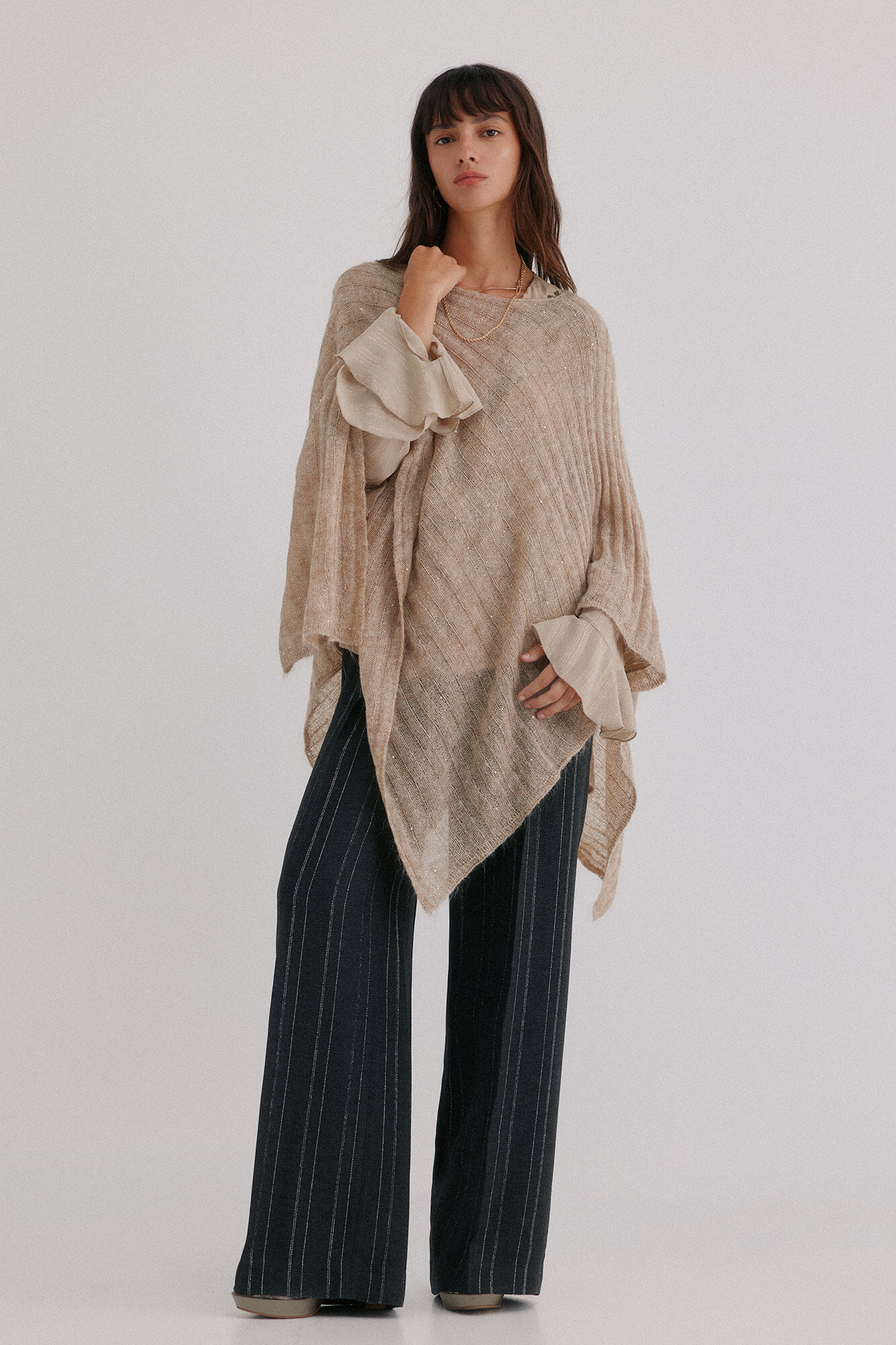 Hoss Intropia N&auml;elle. Capa de punto Beige