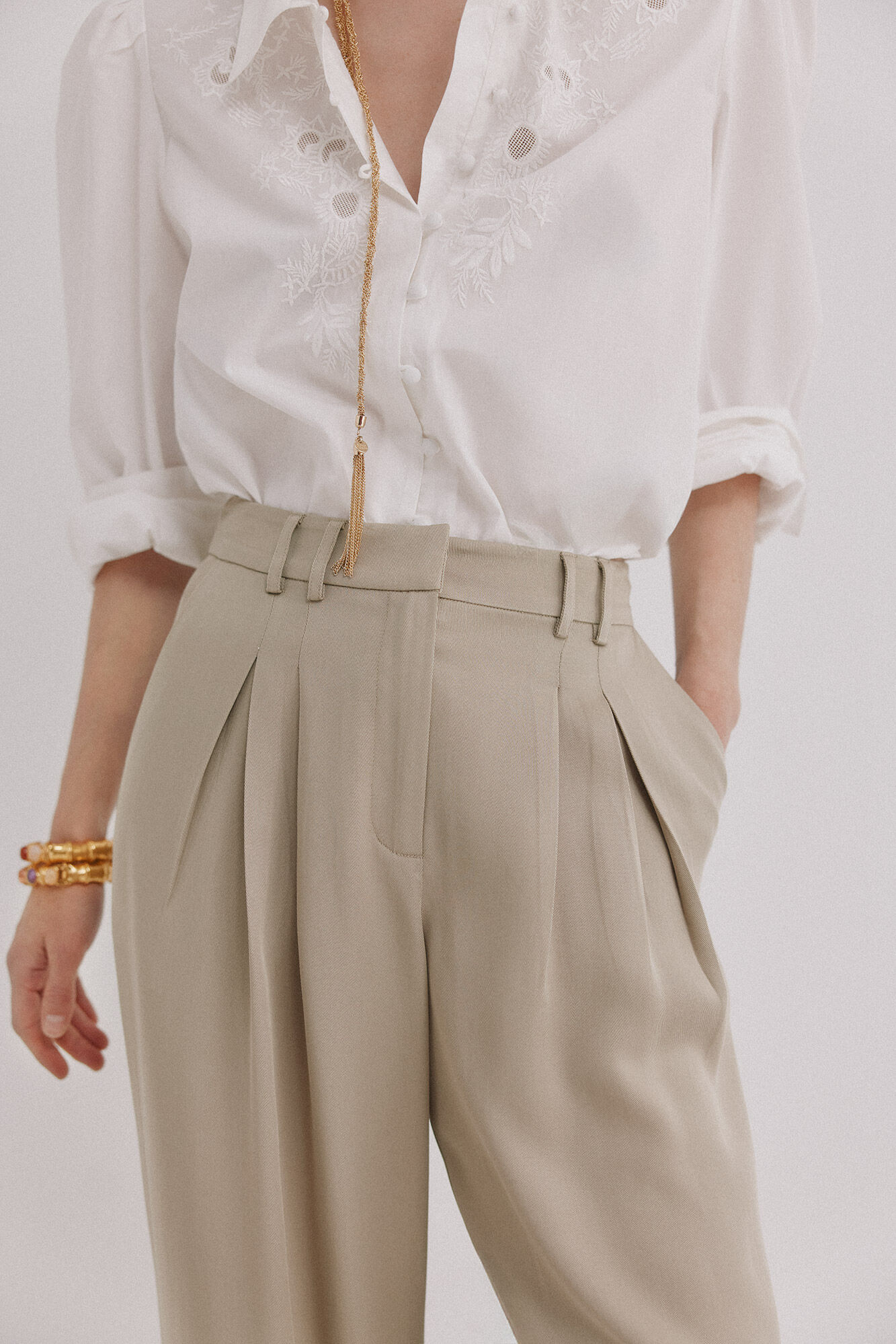 Hoss Intropia Paloma. Pantal&oacute;n doble pliegue Marfil