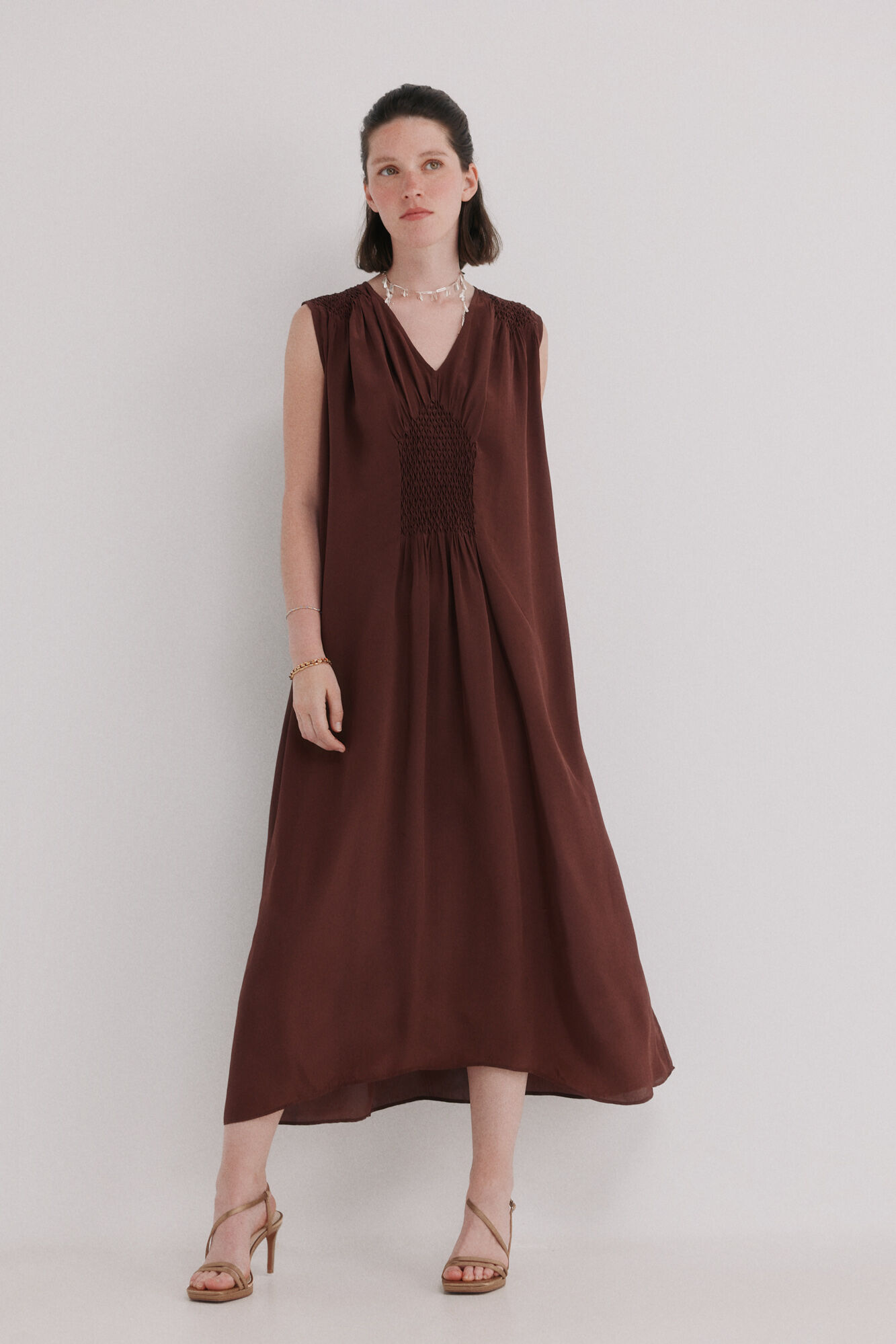 Hoss Intropia Aura. Vestido midi flu&iacute;do