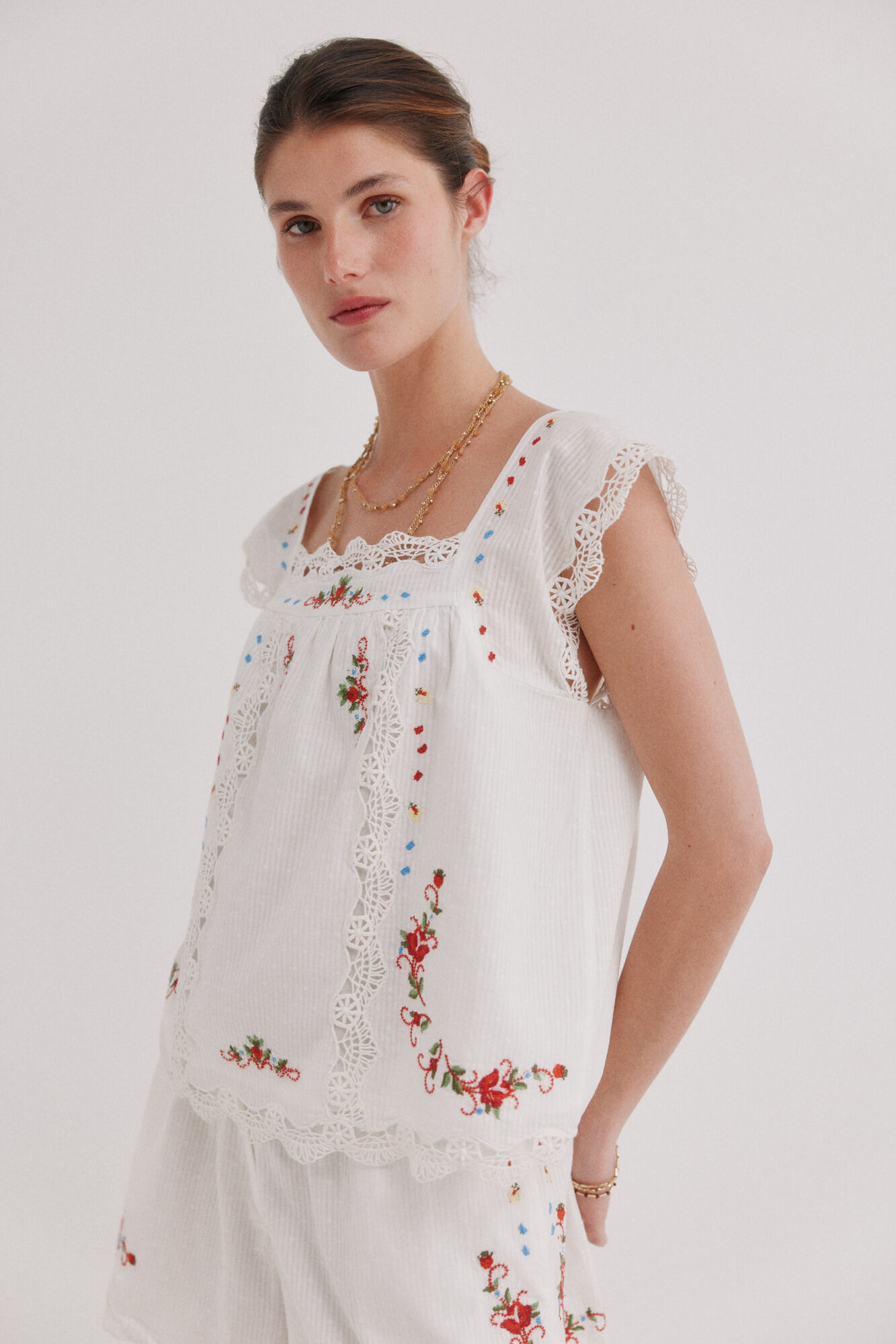 Hoss Intropia Calista. Top bordado Marfil