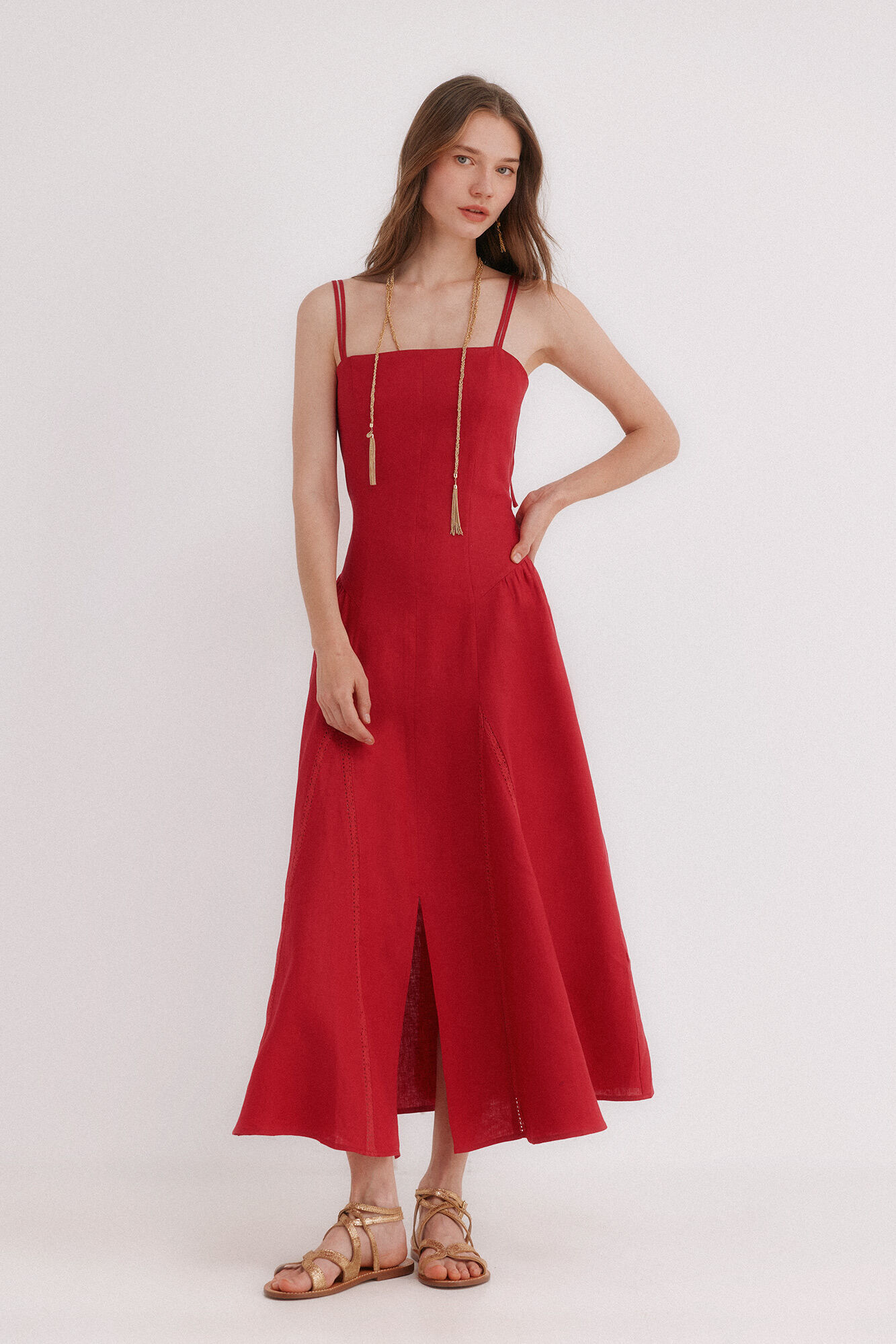 Hoss Intropia Ailin. Vestido midi rojo