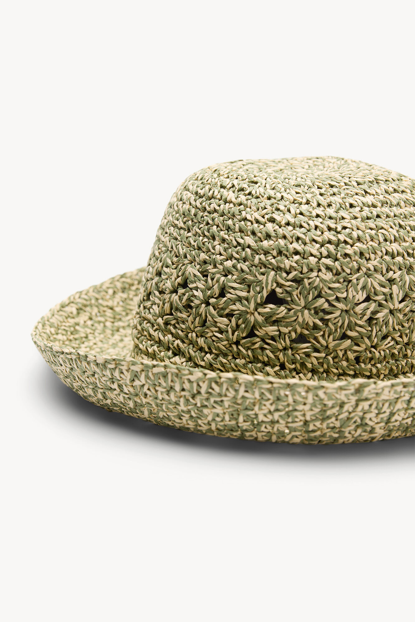 Hoss Intropia Larisa. Sombrero bucket de rafia Kaki