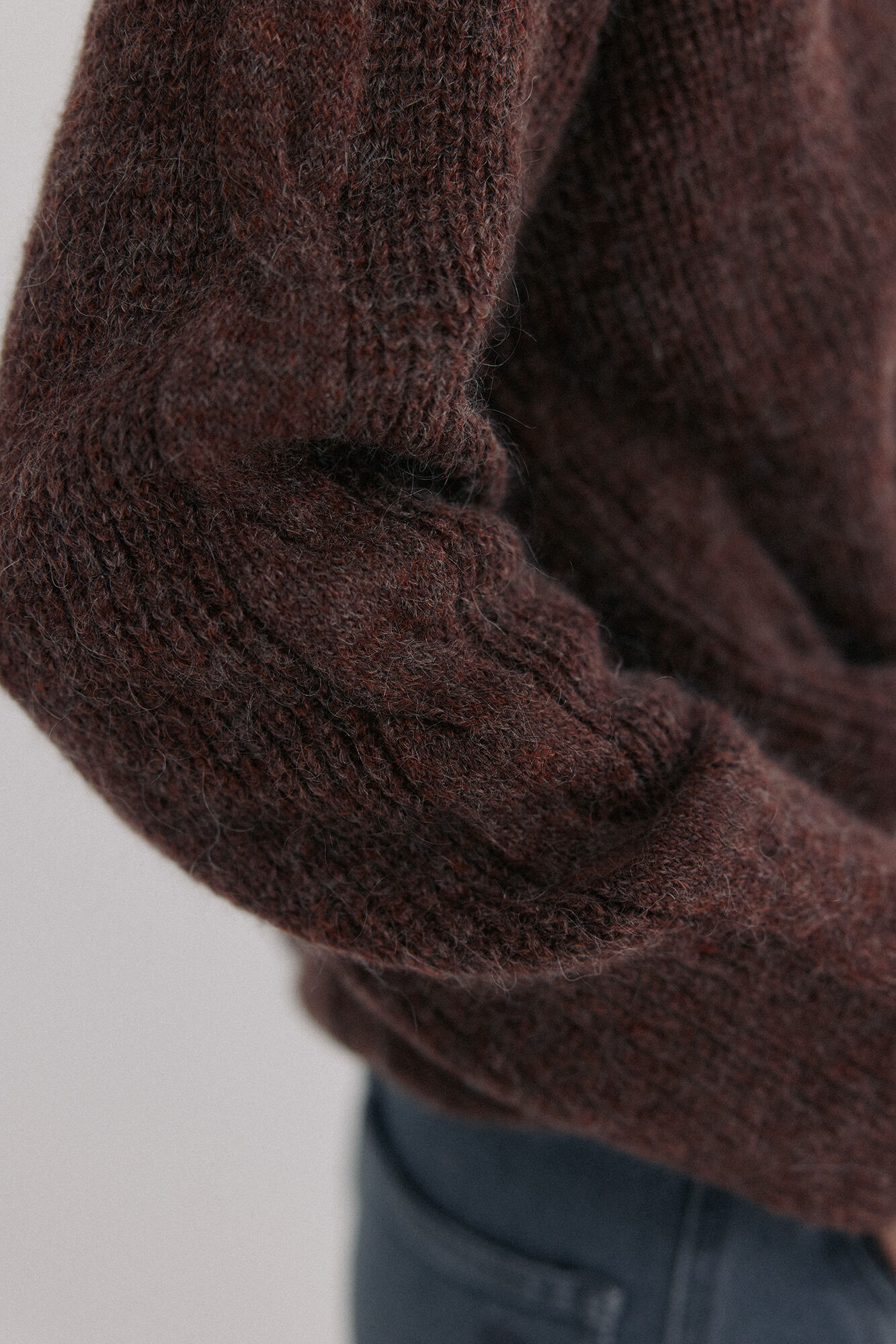 Hoss Intropia Nicoletta. Su&eacute;ter con nudo Marron