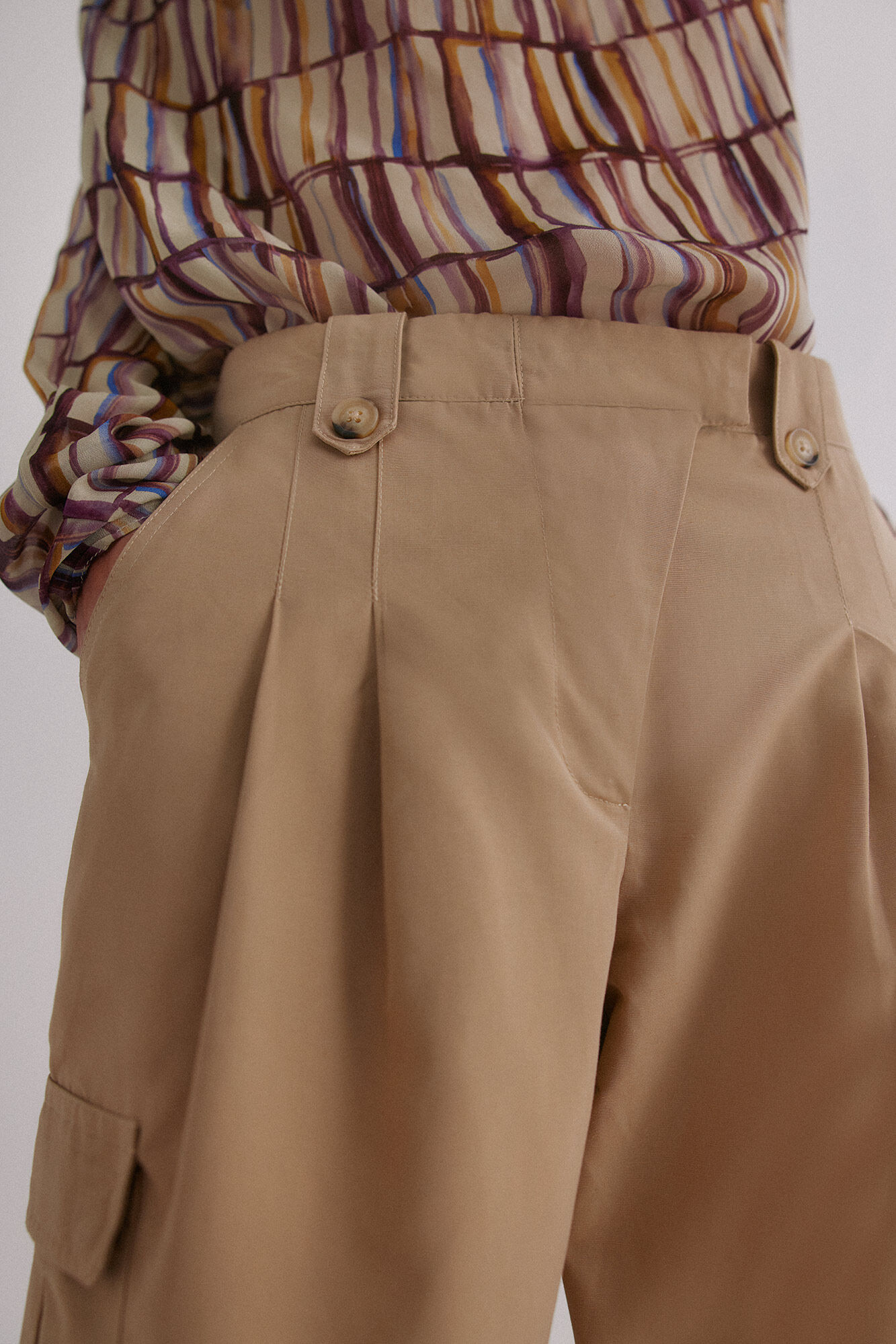 Hoss Intropia Pantal&oacute;n cargo Piera Marfil