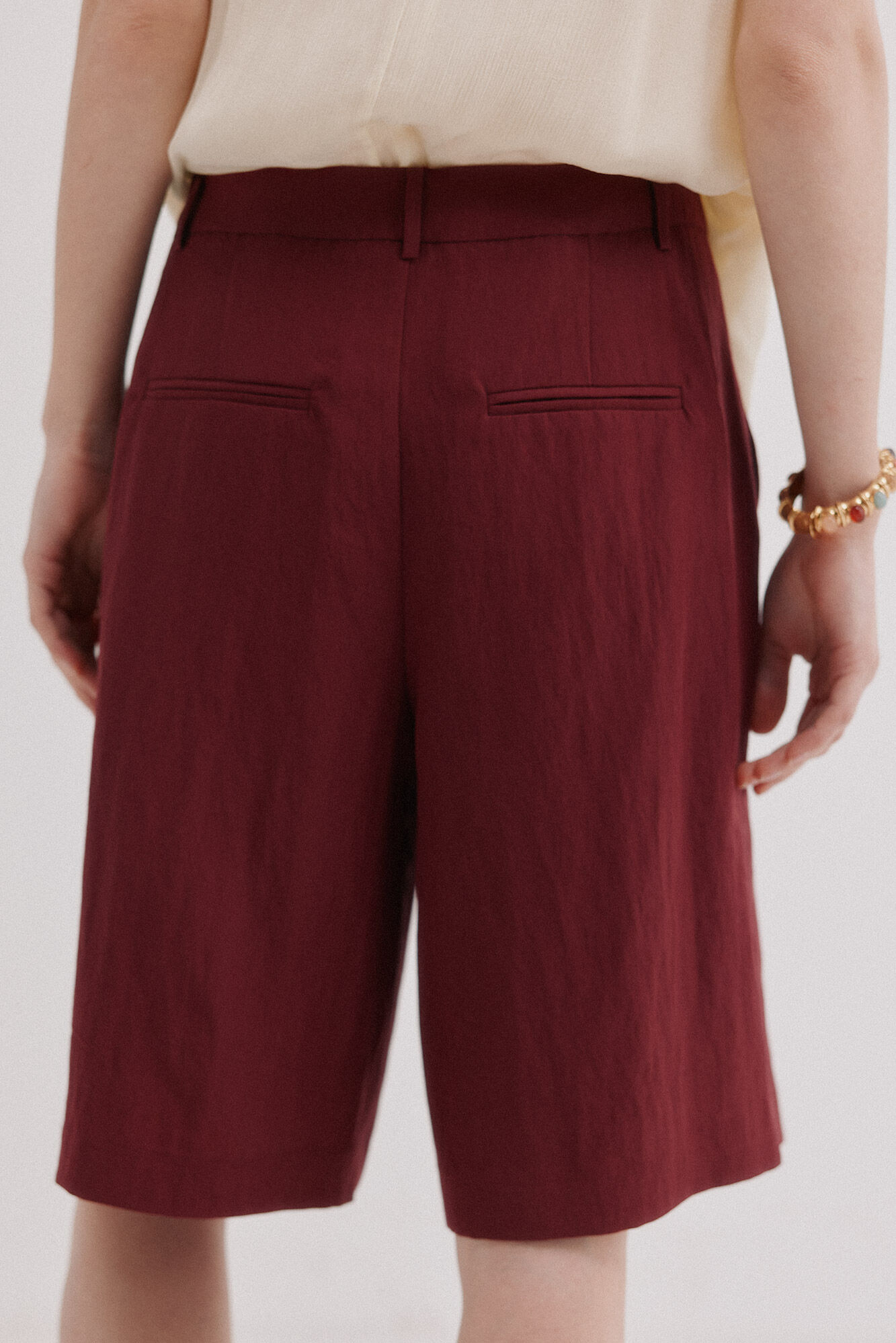 Hoss Intropia Paisley. Bermudas flu&iacute;das Vino