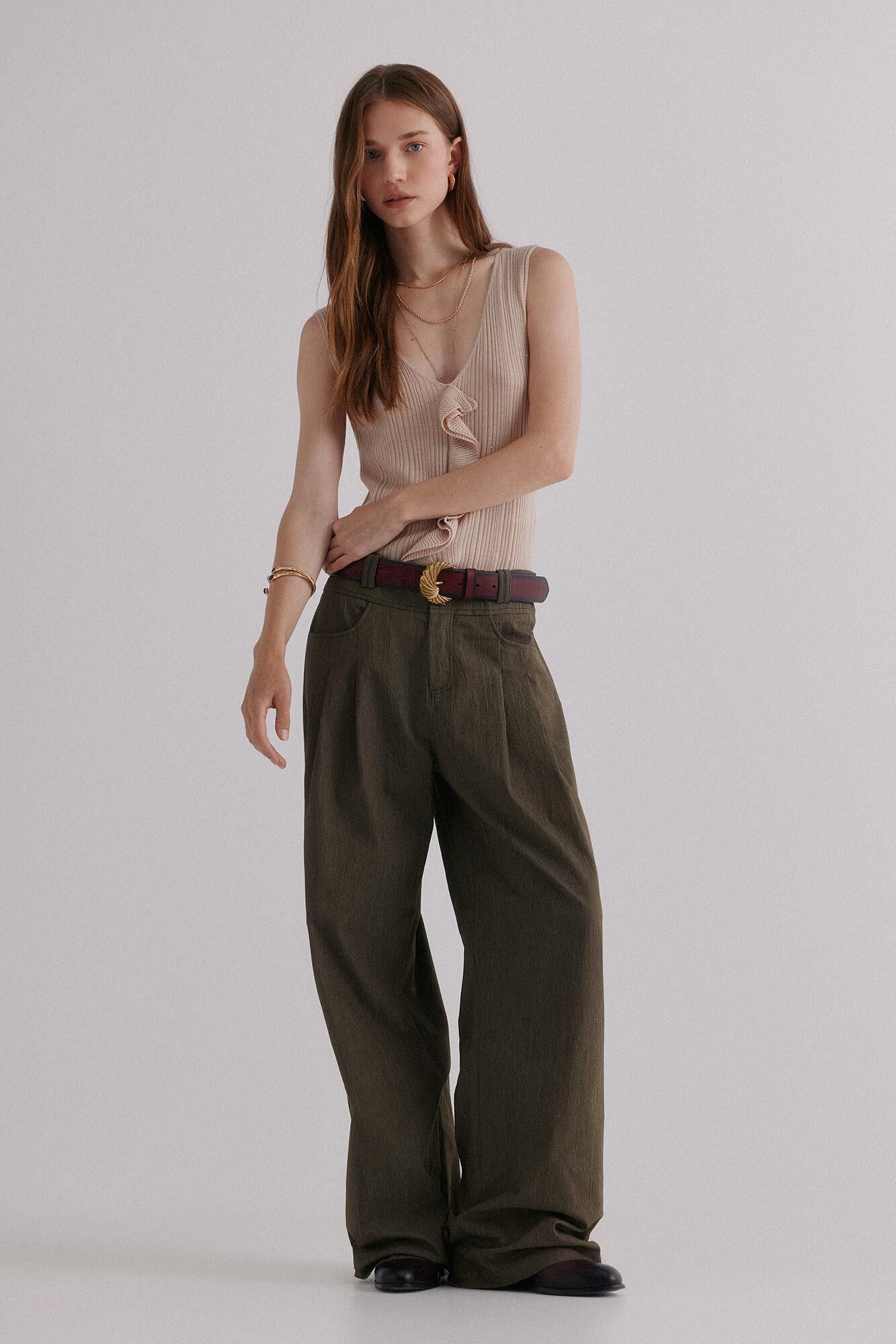 Hoss Intropia Nahia. Top con volante Beige