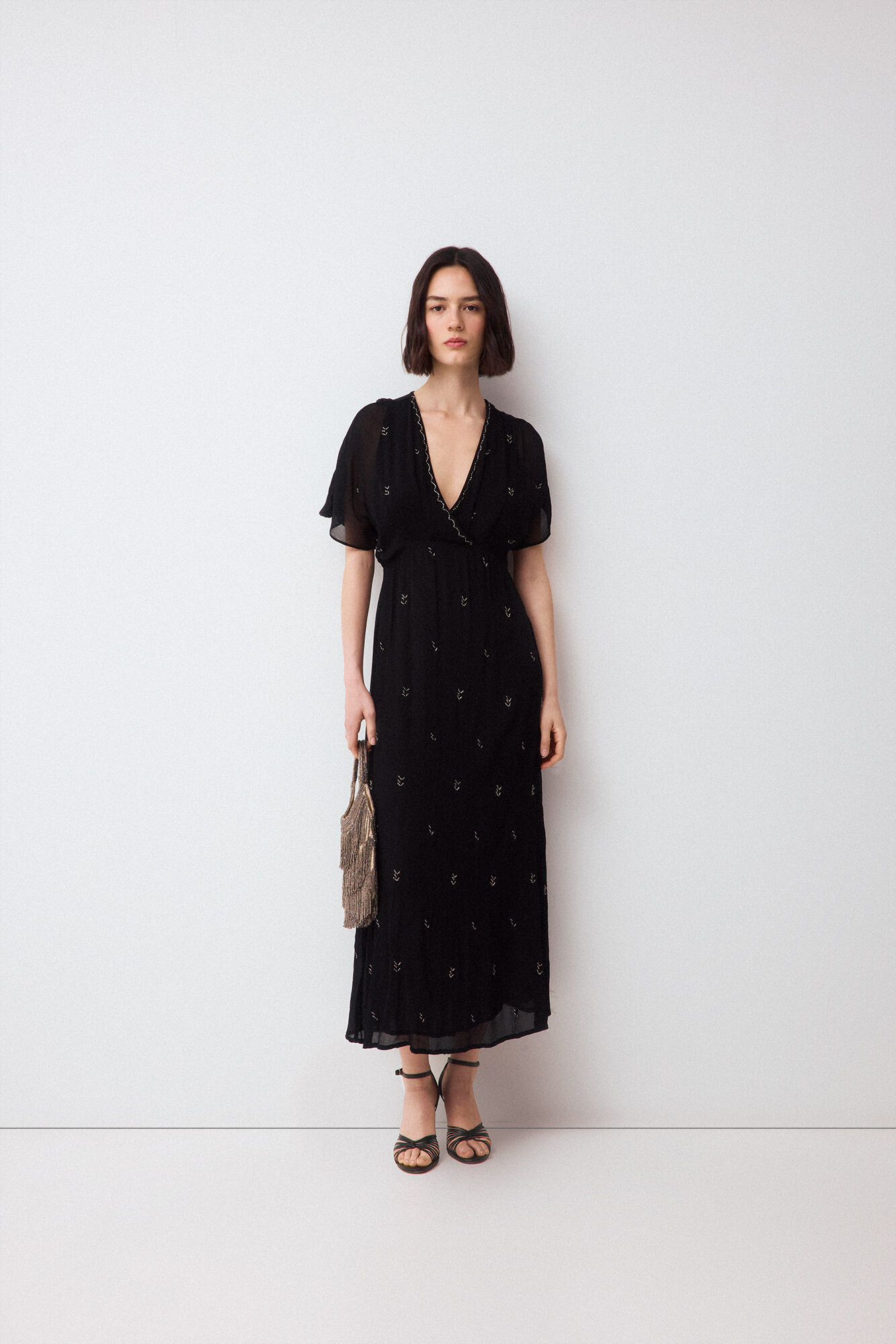 Pedro del Hierro Vestido fluido con detalle de pedrer&iacute;a Negro