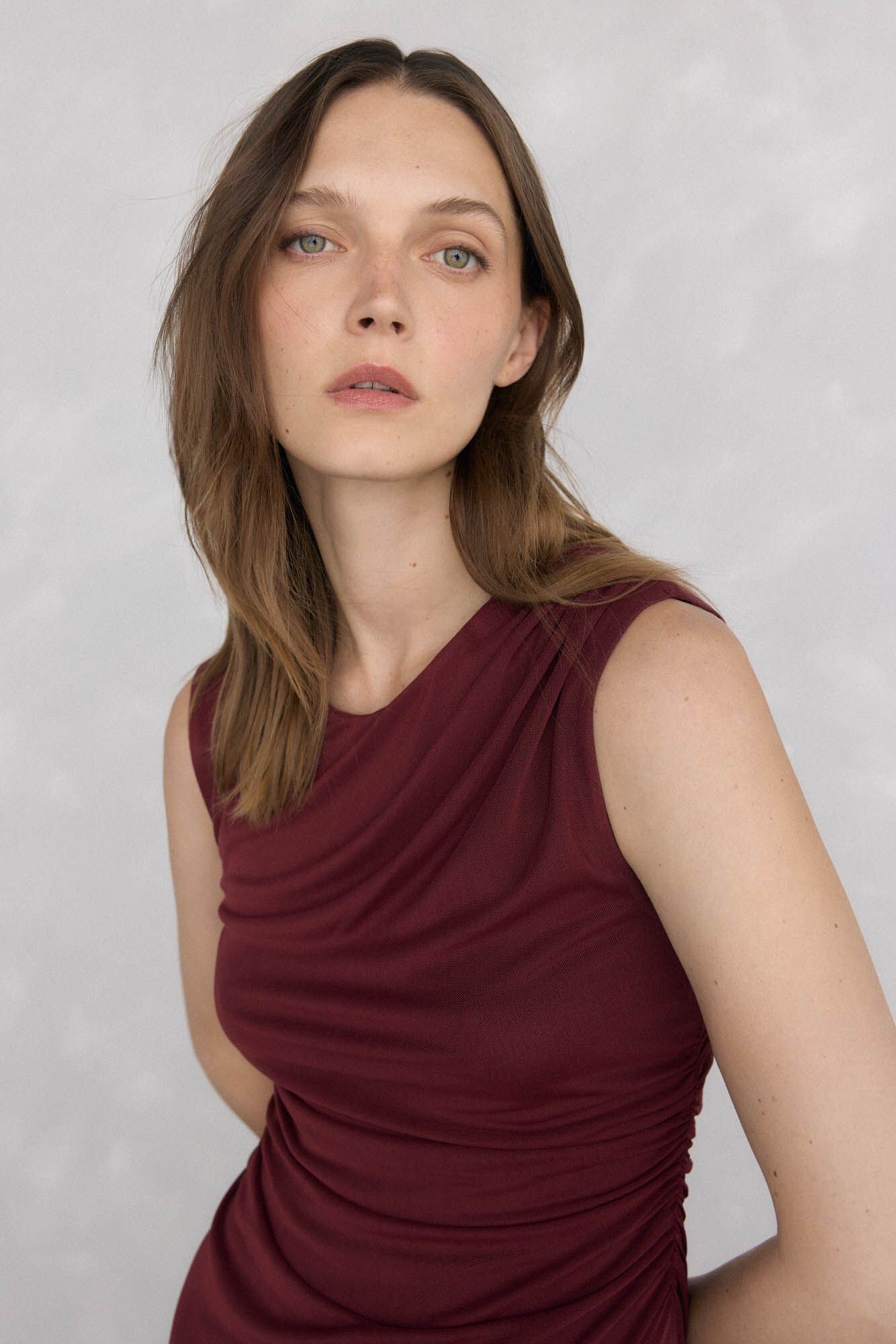 Pedro del Hierro Vestido midi recto de tul con frunces