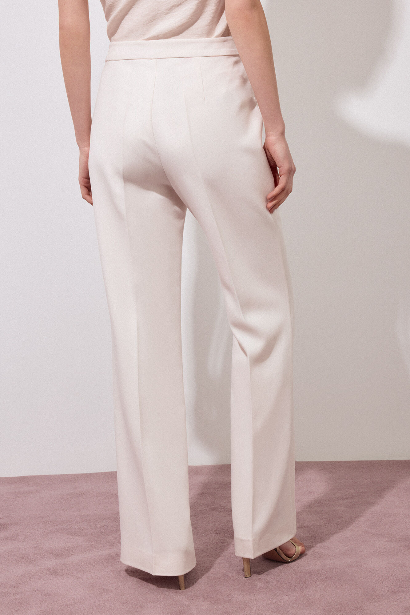 Pedro del Hierro Pantal&oacute;n traje flare Crudo