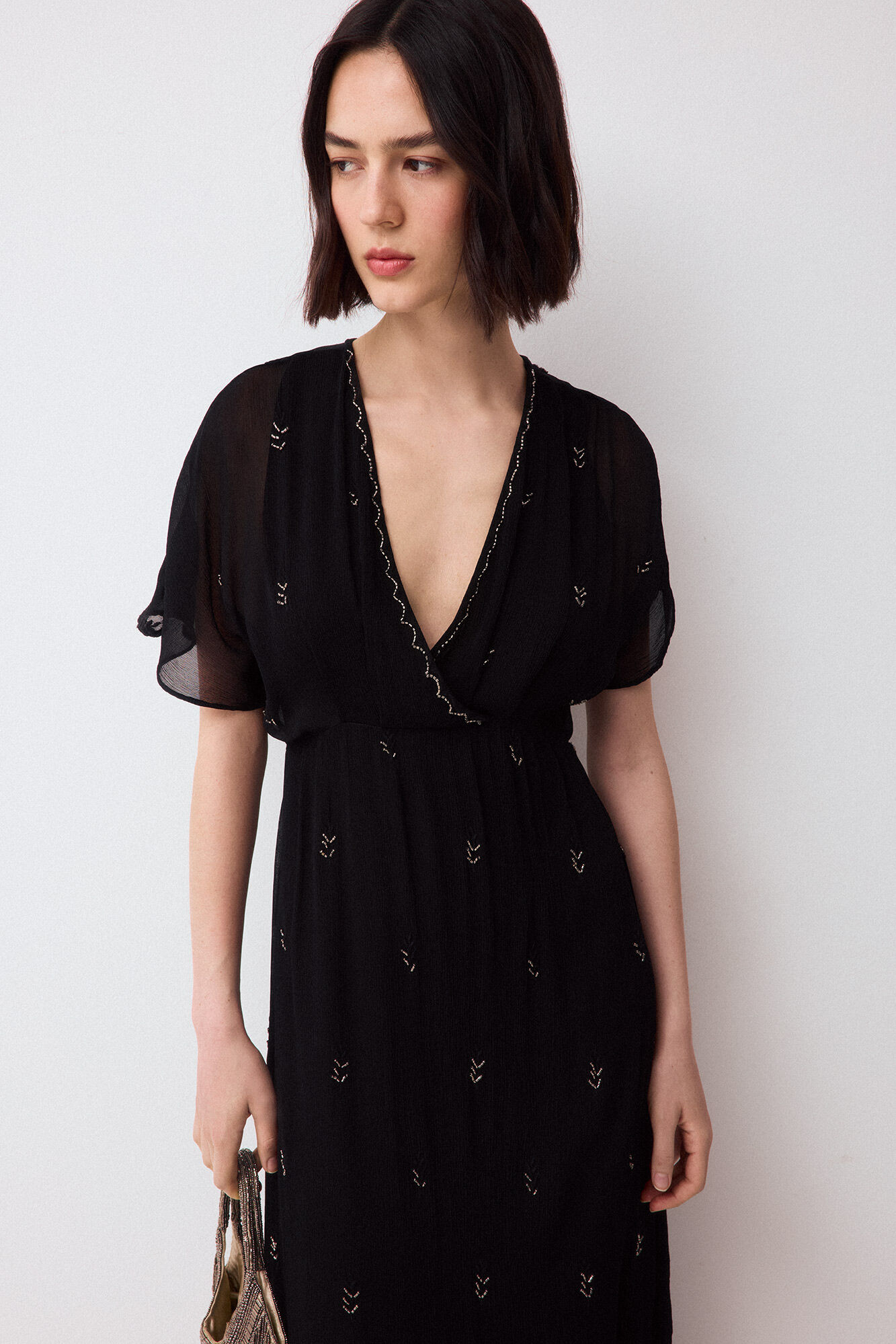 Pedro del Hierro Vestido fluido con detalle de pedrer&iacute;a