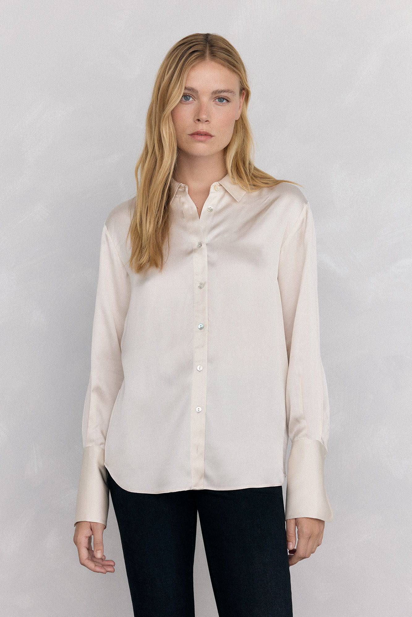 Pedro del Hierro Camisa sat&eacute;n lisa Beige