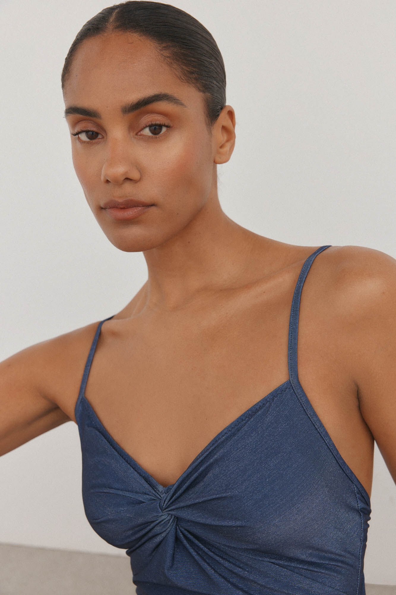 Pedro del Hierro Traje de ba&ntilde;o halter espalda cruzada tejido fantas&iacute;a lurex