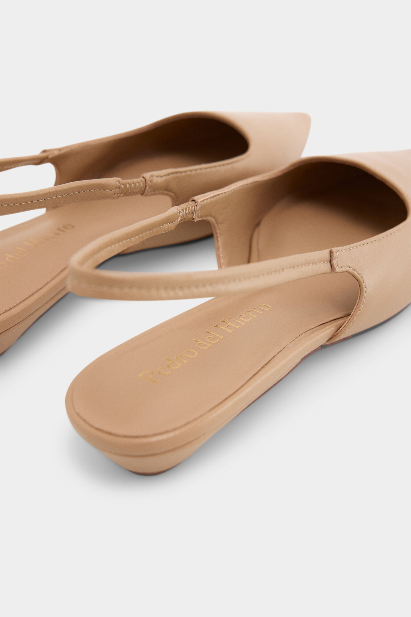 Pedro del Hierro Zapato plano piel brillante Crudo