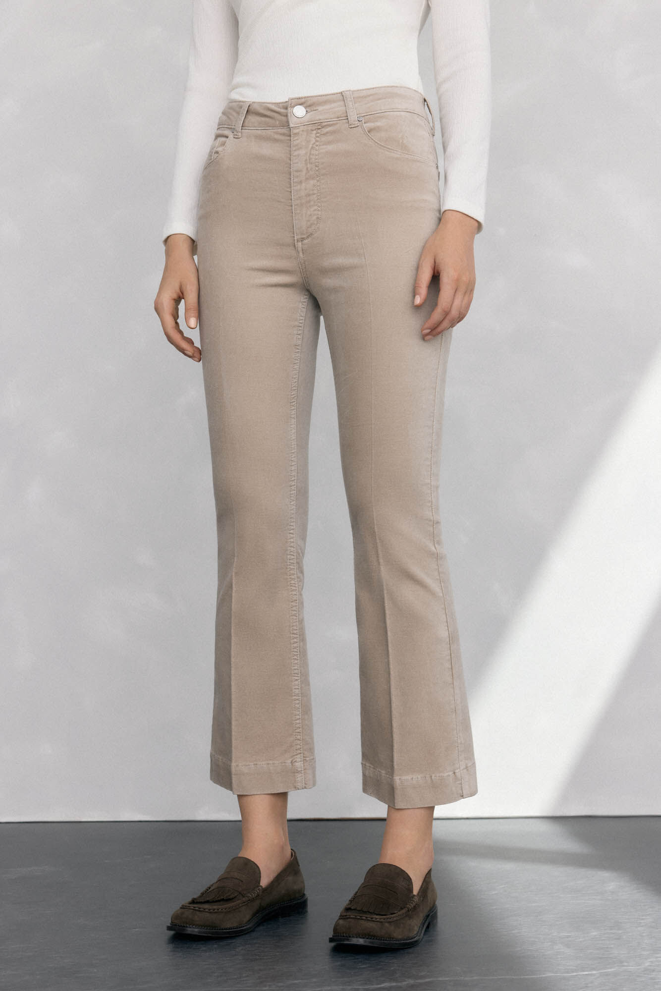 Pedro del Hierro Pantalones terciopelo flare cropped Beige