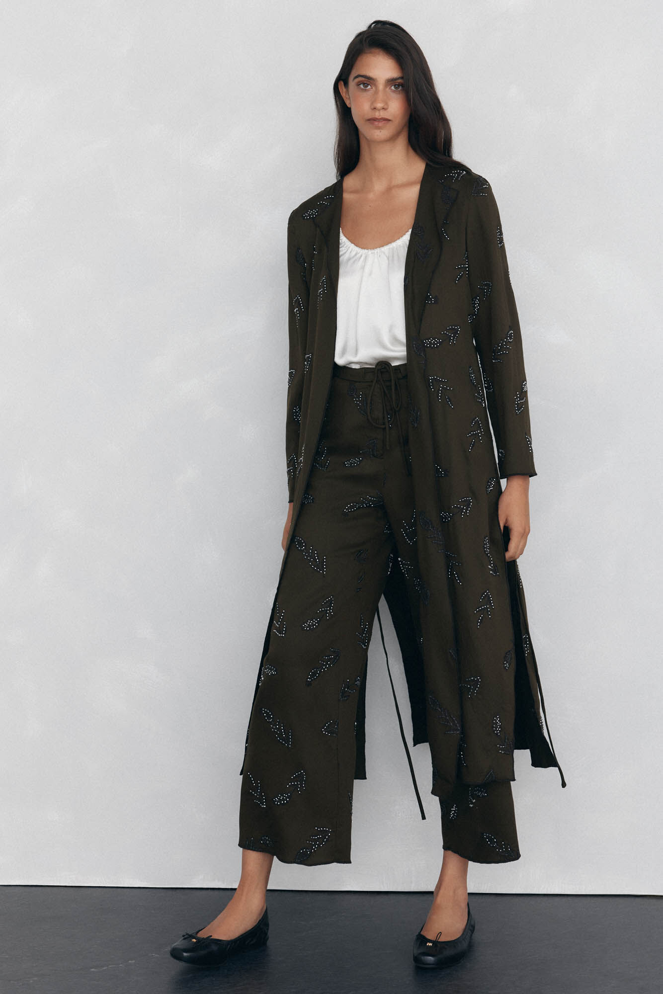 Pedro del Hierro Chaleco largo bordado Marr&oacute;n