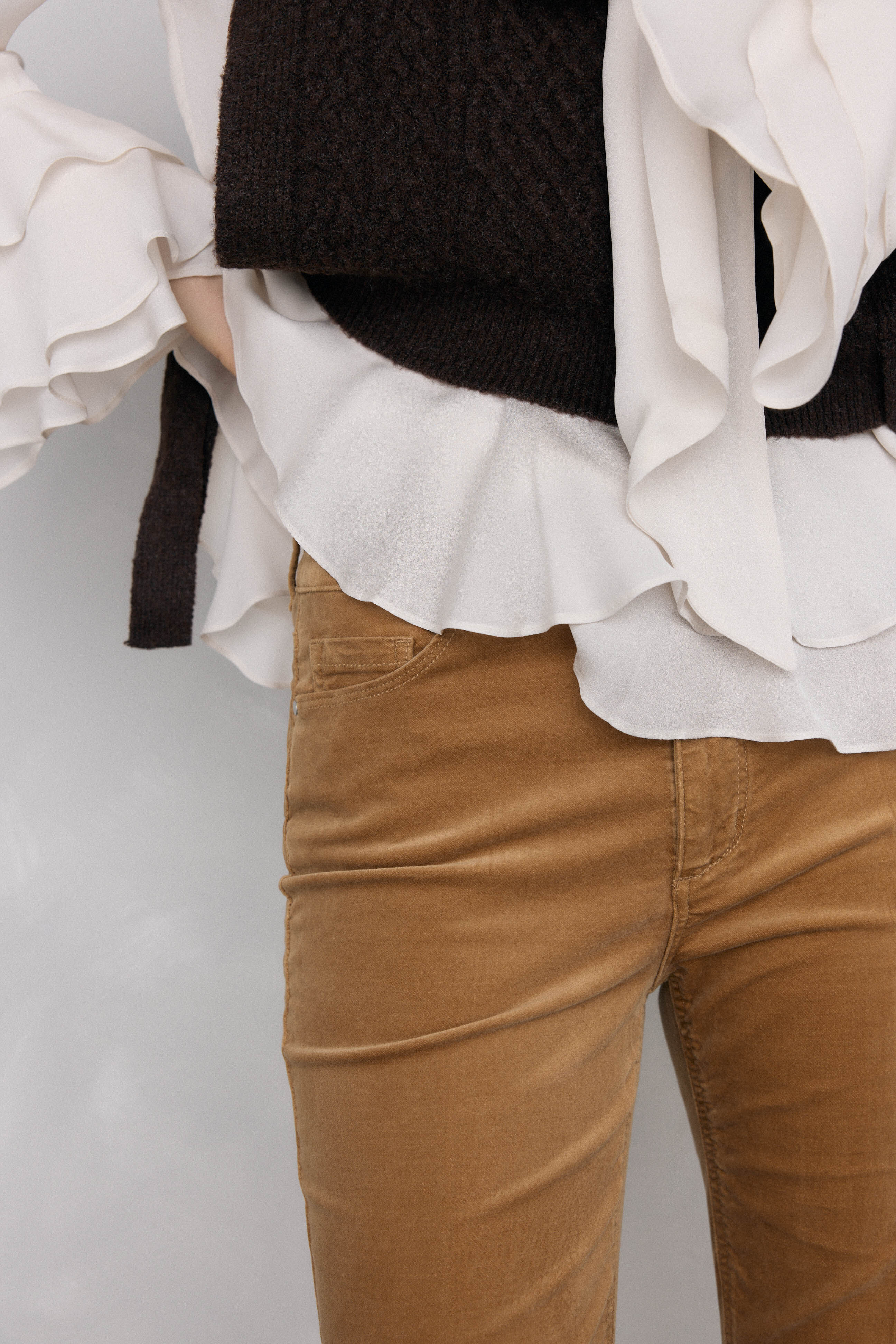 Pedro del Hierro Pantalones terciopelo push up flare Beige