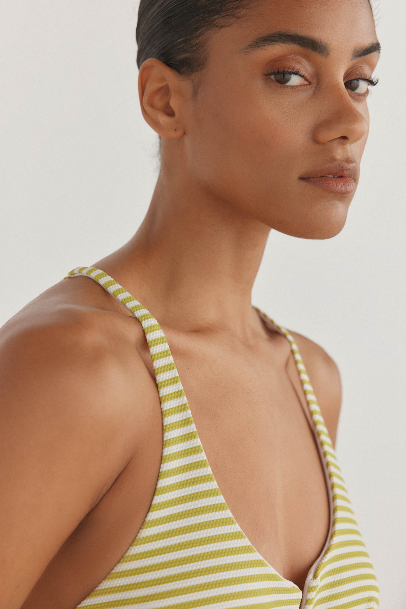 Pedro del Hierro Traje de ba&ntilde;o escote en V de piqu&eacute; a rayas Verde