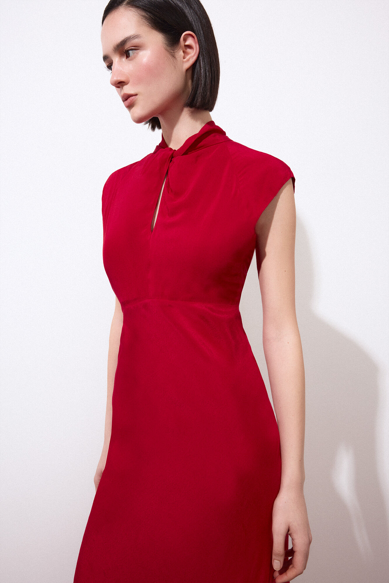 Pedro del Hierro Vestido midi con detalle de nudo en el escote