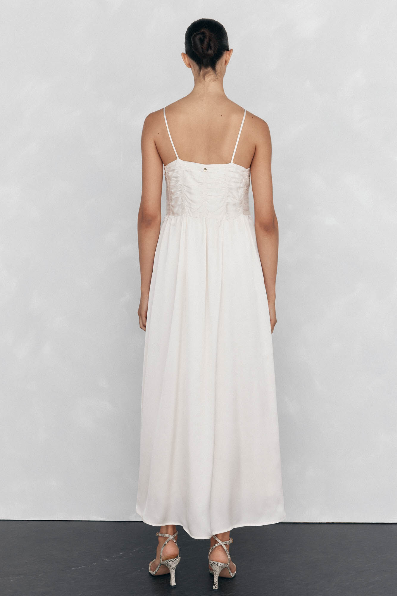 Pedro del Hierro Vestido lencero con detalle de frunces Beige