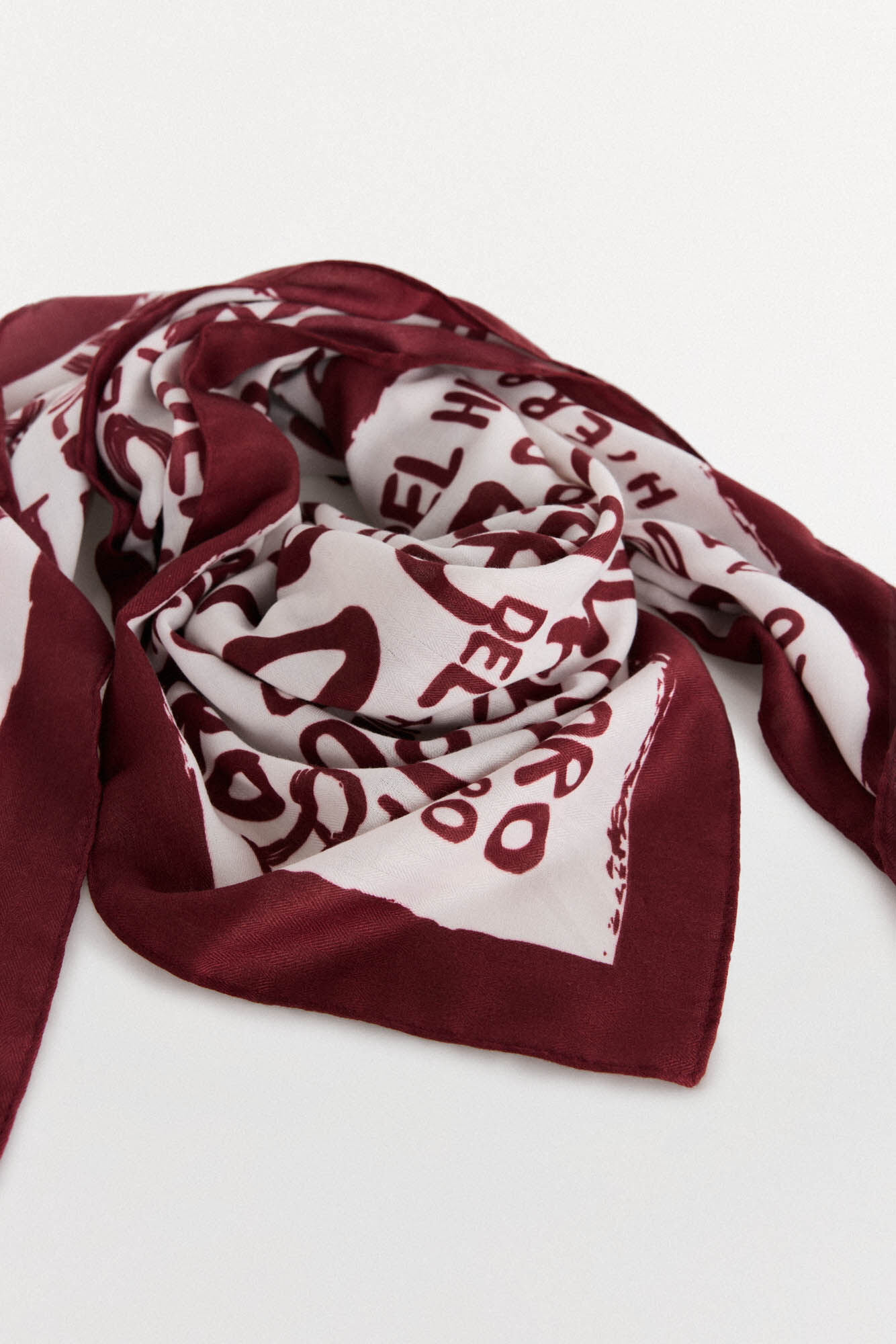 Pedro del Hierro Chal de doble logo color