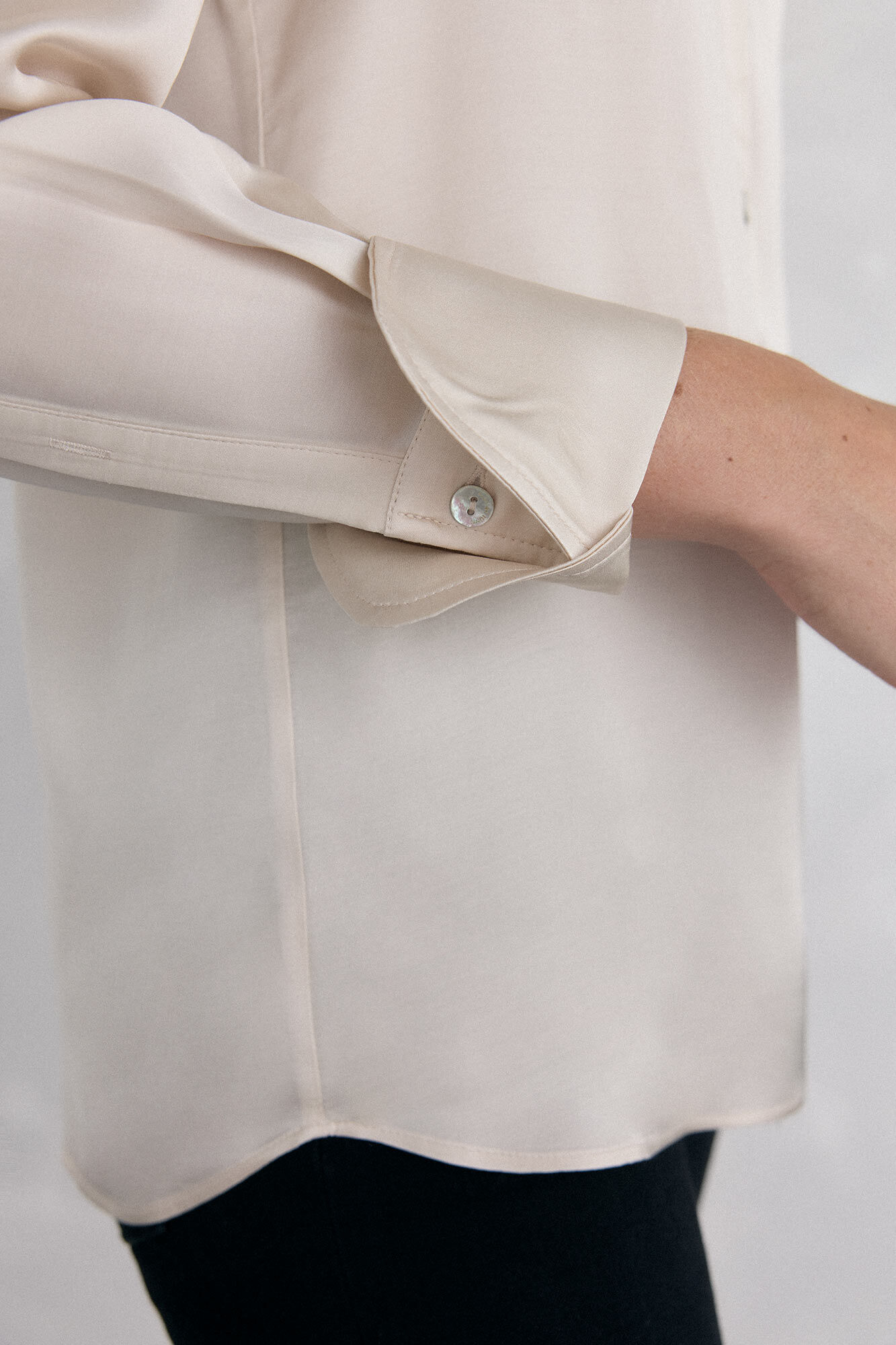 Pedro del Hierro Camisa sat&eacute;n lisa Beige