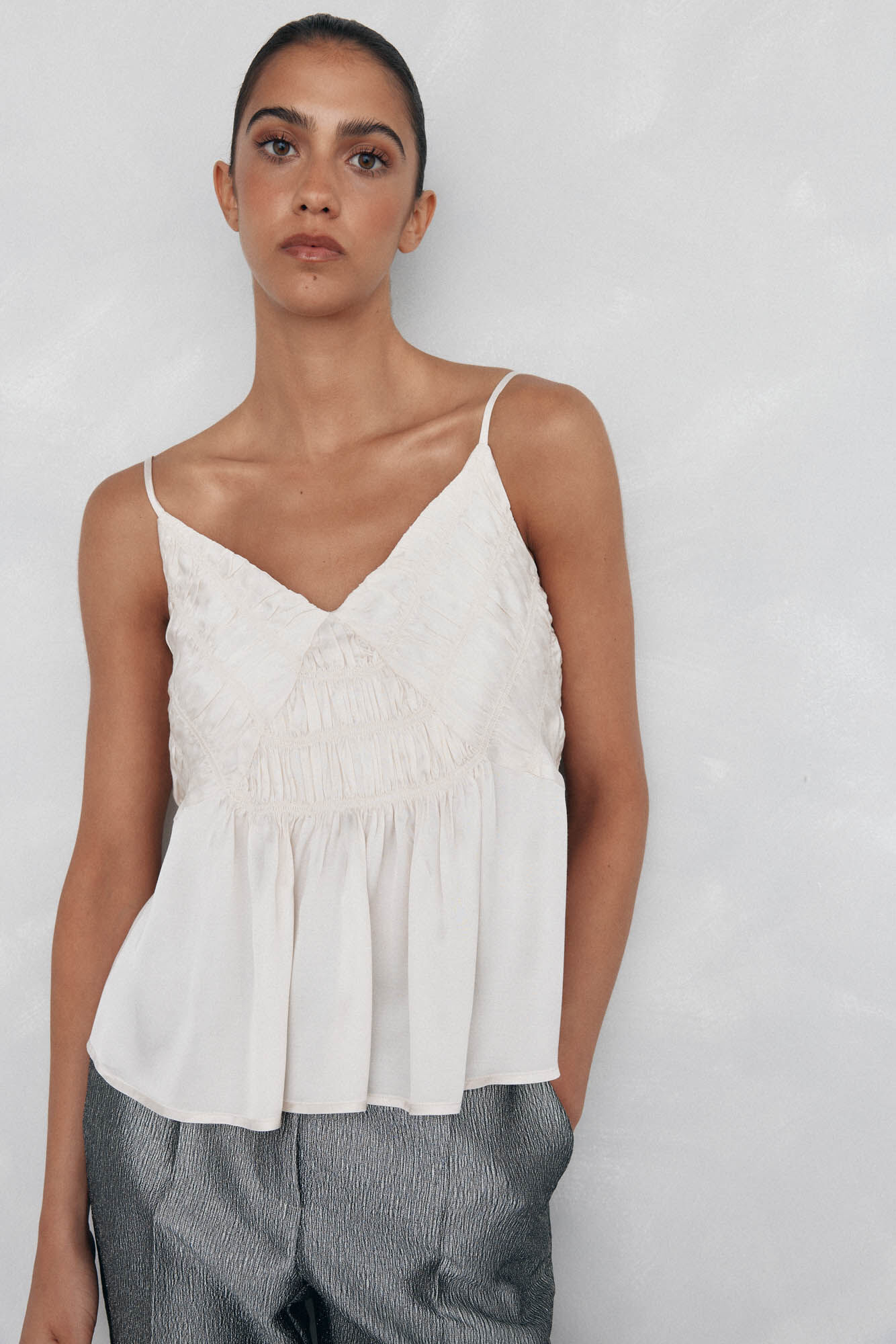 Pedro del Hierro Top de sat&eacute;n con tirantes Crudo