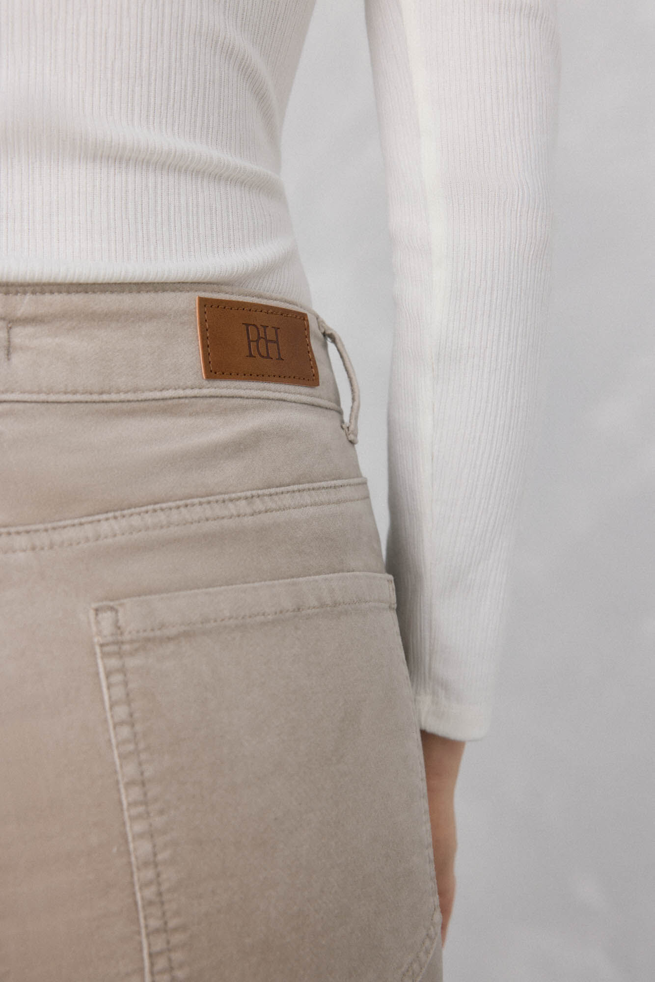 Pedro del Hierro Pantalones terciopelo flare cropped Beige