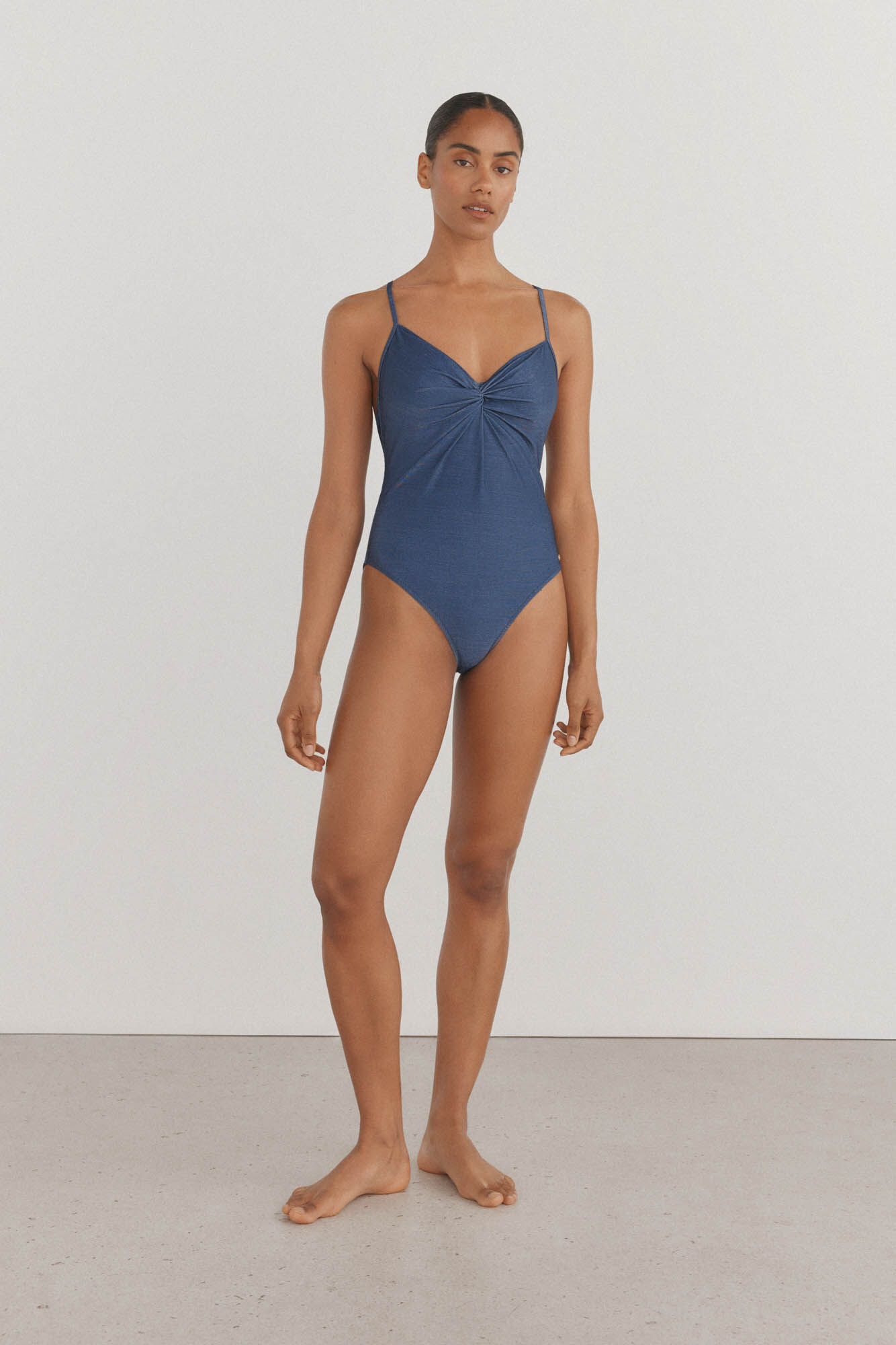 Pedro del Hierro Traje de ba&ntilde;o halter espalda cruzada tejido fantas&iacute;a lurex