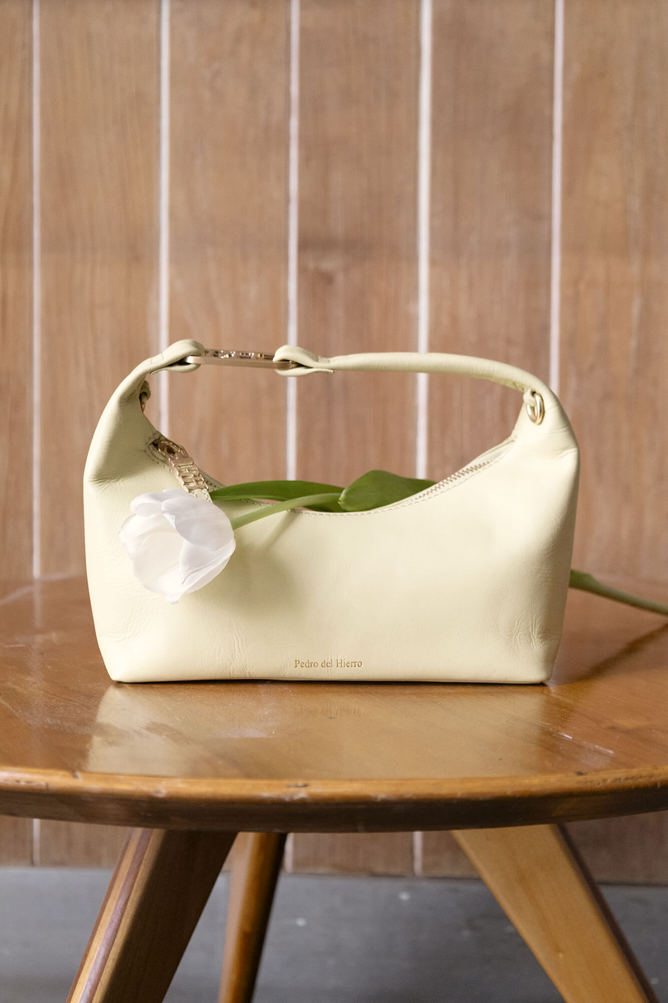 Pedro del Hierro Bolsa de piel media luna