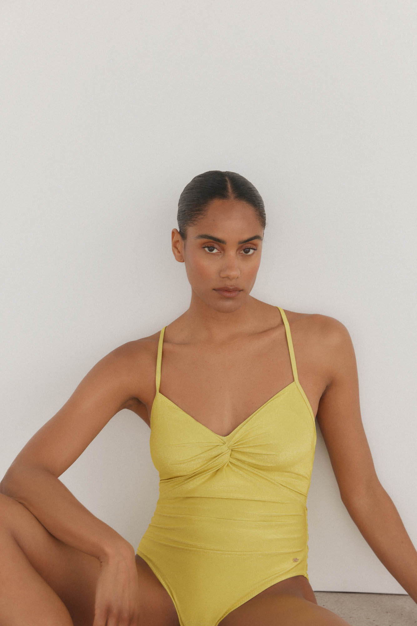 Pedro del Hierro Traje de ba&ntilde;o halter espalda cruzada tejido fantas&iacute;a lurex Amarillo