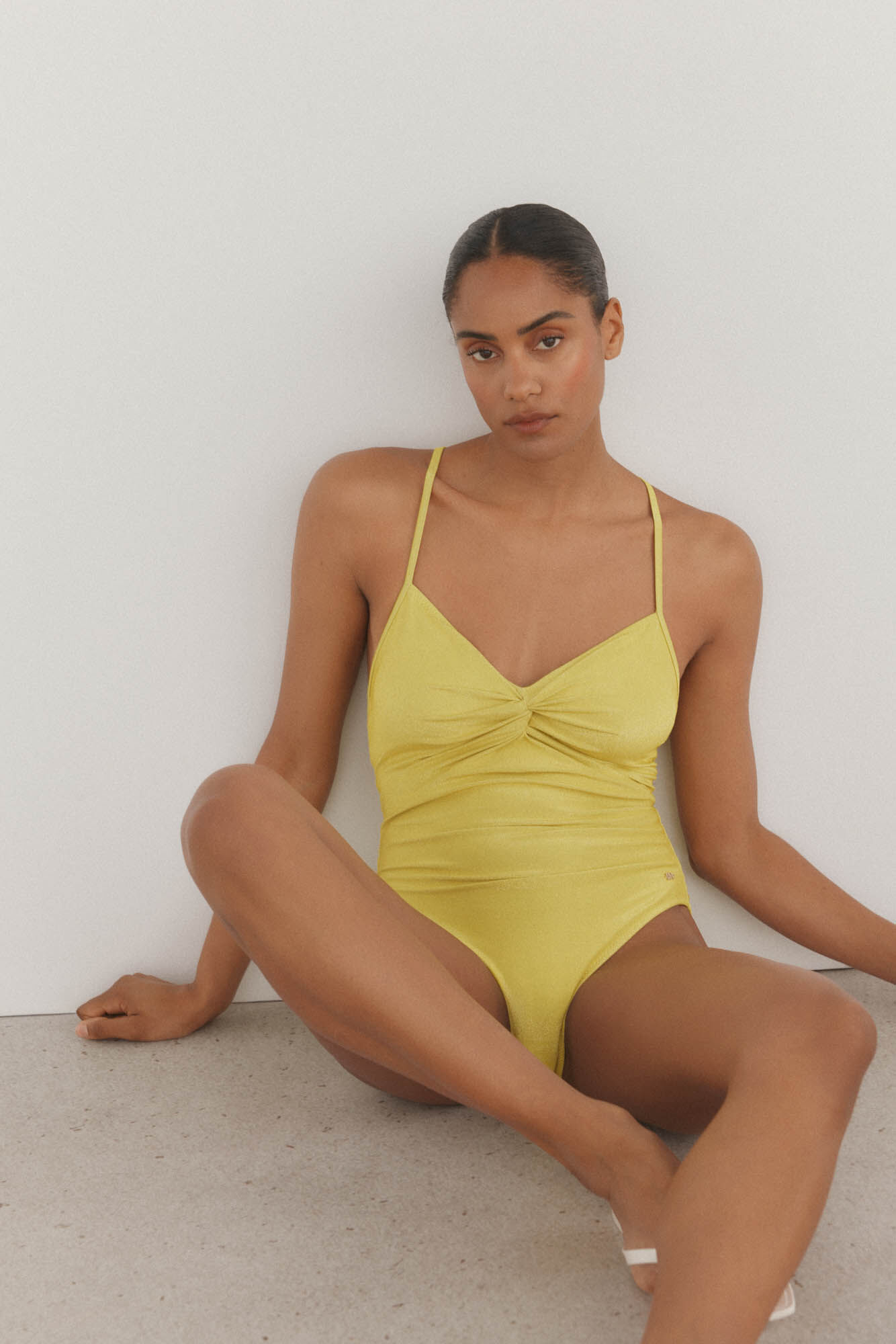 Pedro del Hierro Traje de ba&ntilde;o halter espalda cruzada tejido fantas&iacute;a lurex