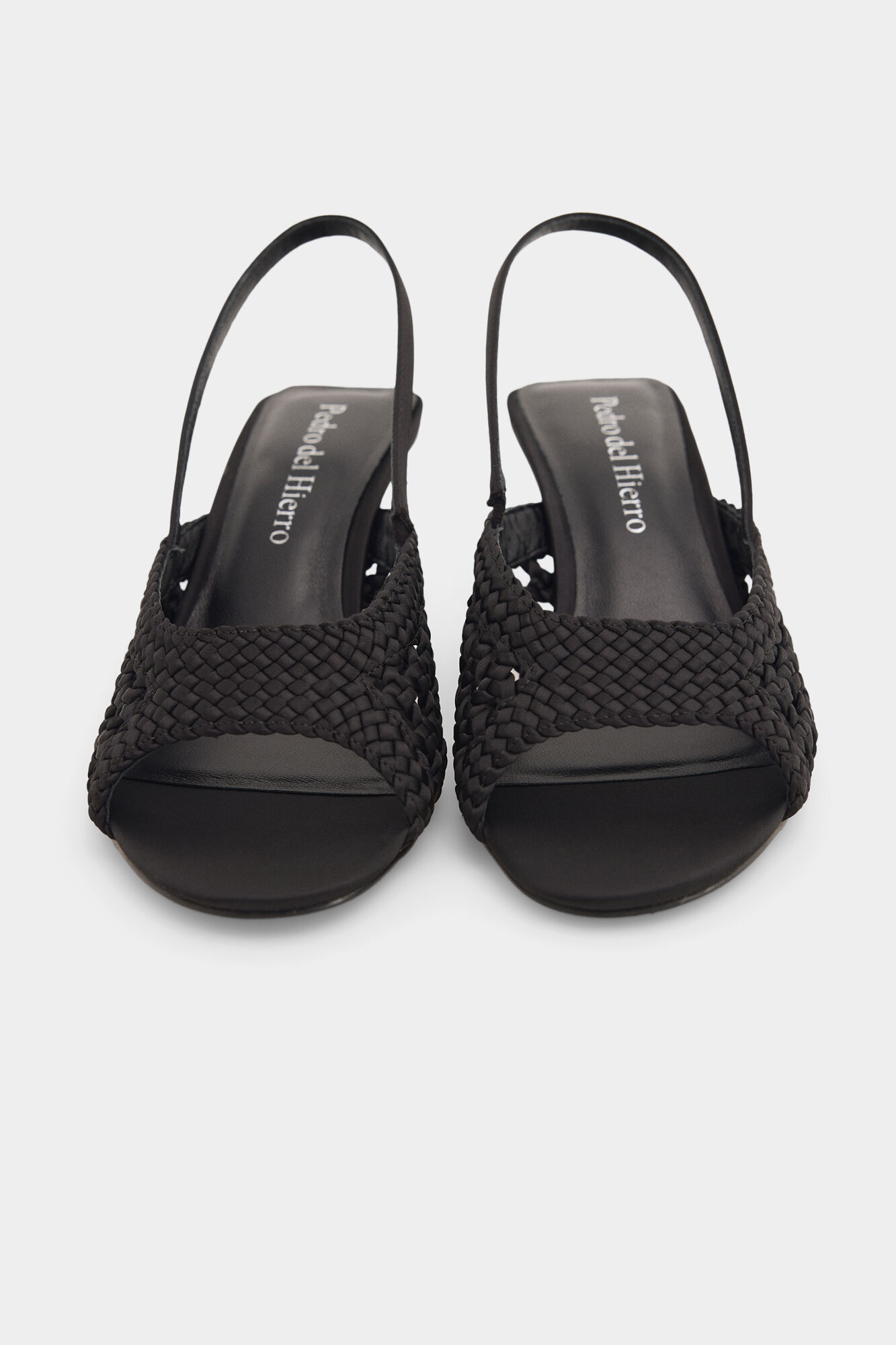 Pedro del Hierro Sandalia trenzada negra
