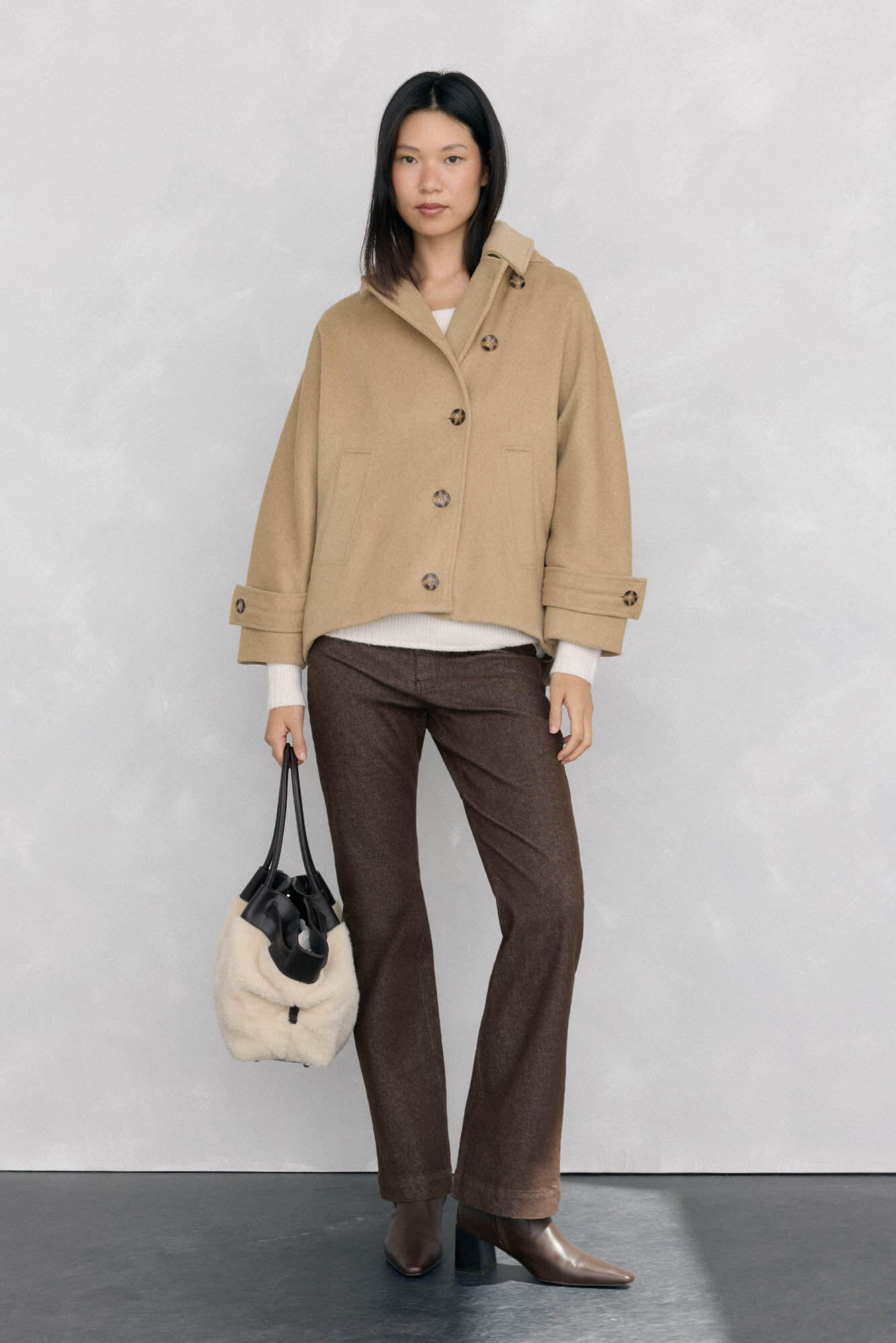 Pedro del Hierro Chamarra tipo capa con capucha