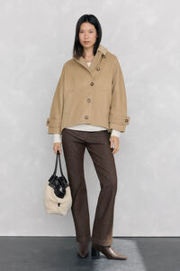 Pedro del Hierro Chamarra tipo capa con capucha