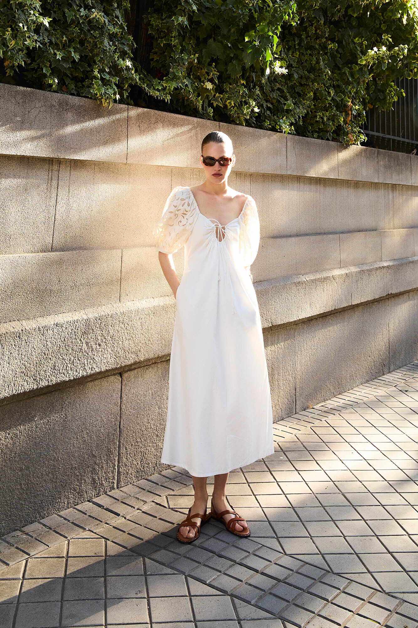 Pedro del Hierro Vestido midi con mangas bordadas